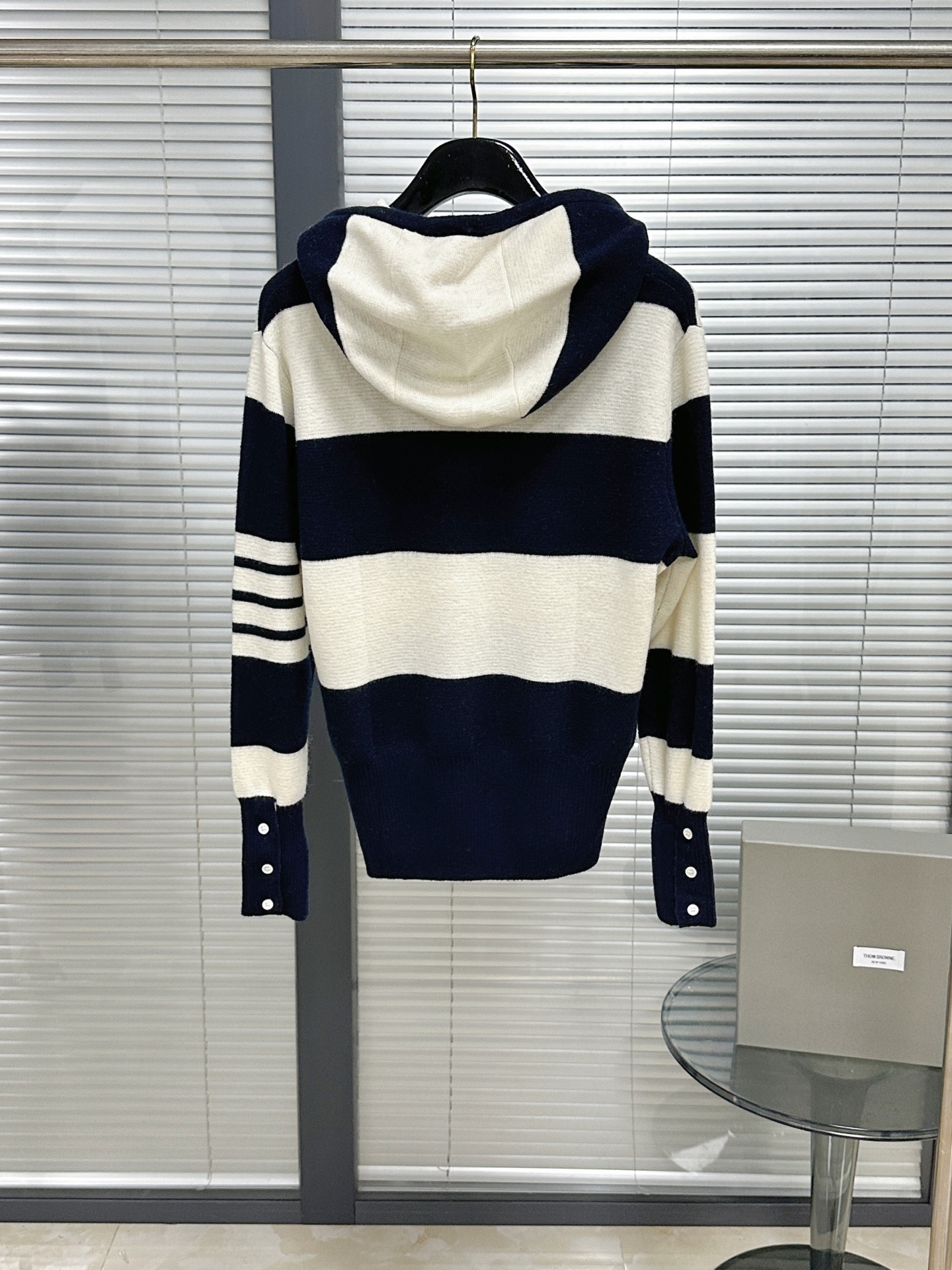 톰브라운 남성 가디건 142997 Thom Browne Cardigan 상세 이미지 3