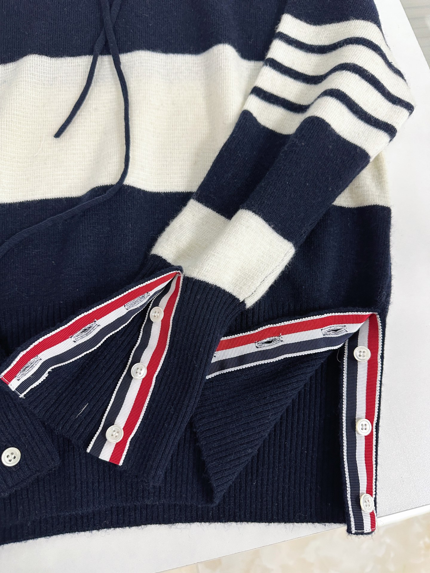 톰브라운 남성 가디건 142997 Thom Browne Cardigan 상세 이미지 8