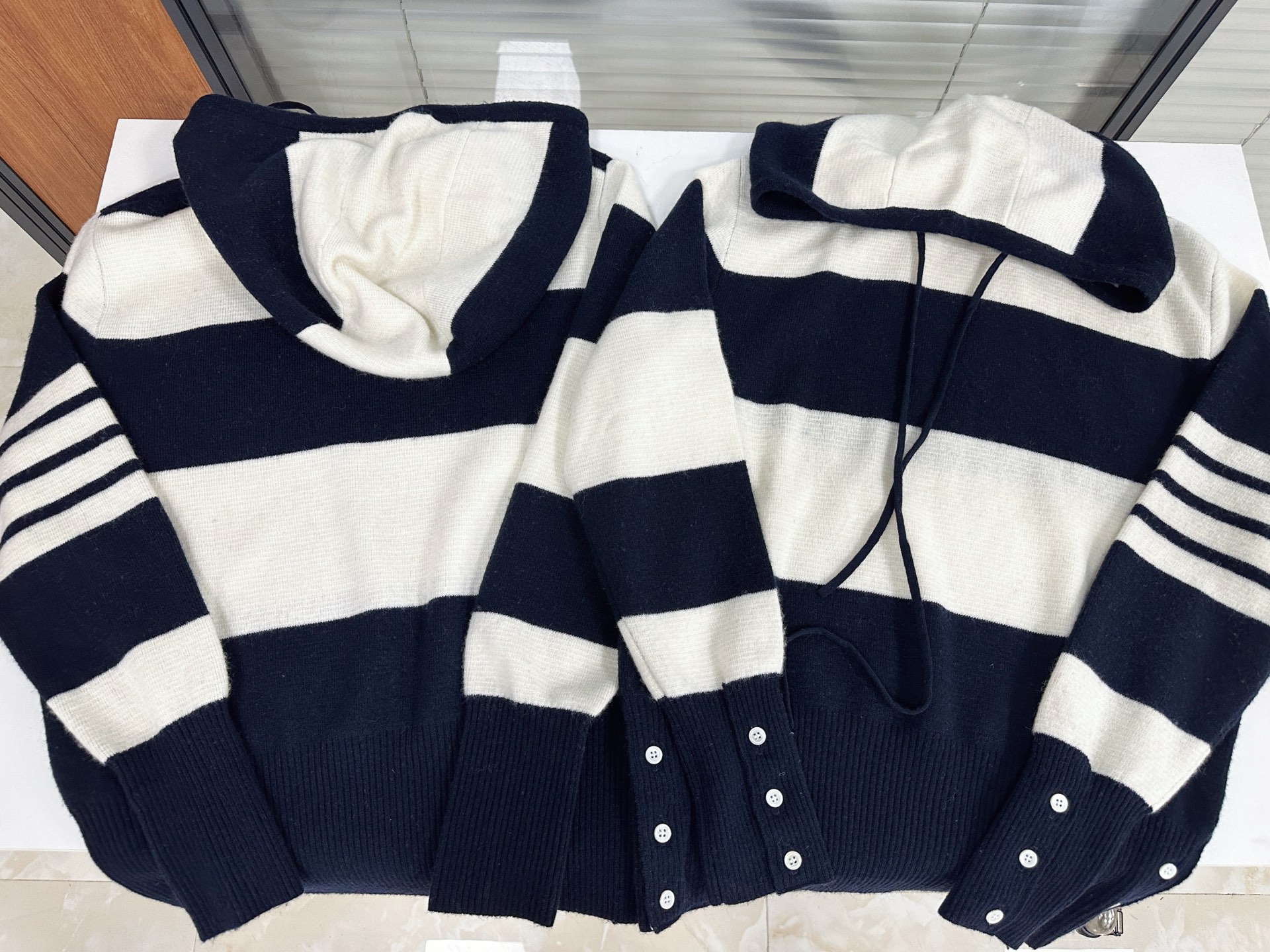 톰브라운 남성 가디건 142997 Thom Browne Cardigan 상세 이미지 6