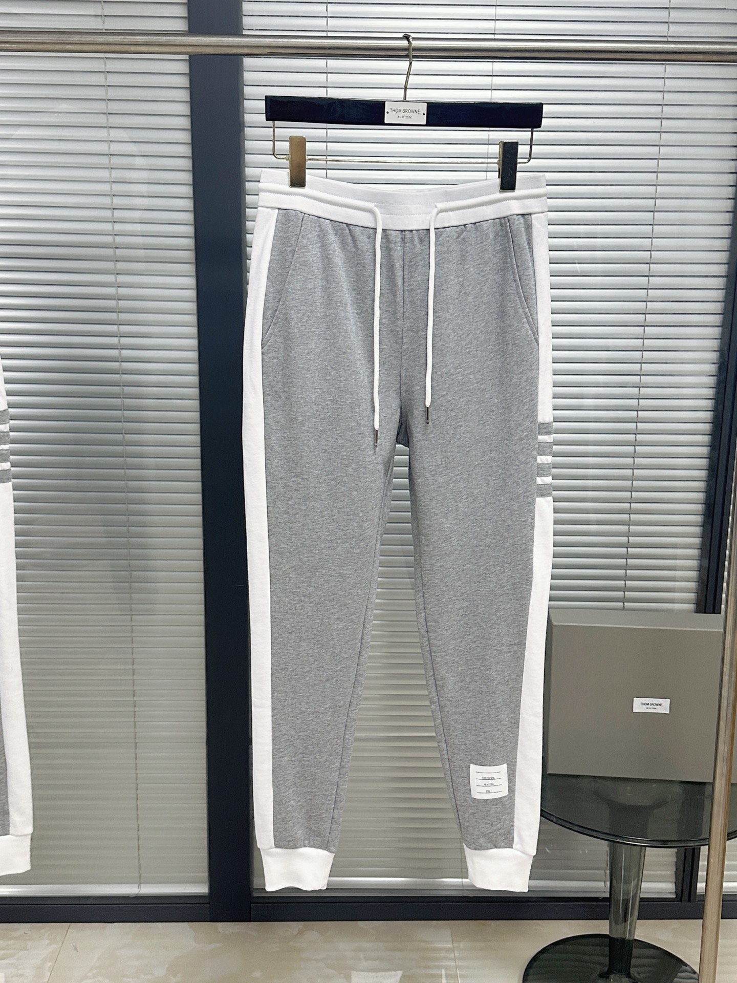 톰브라운 남성 바지 142955 Thom Browne Pants 상세 이미지 2