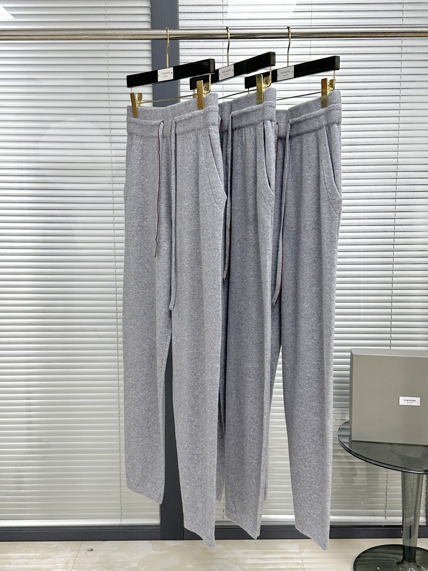 톰브라운 남성 바지 142941 Thom Browne Pants 상세 이미지 4