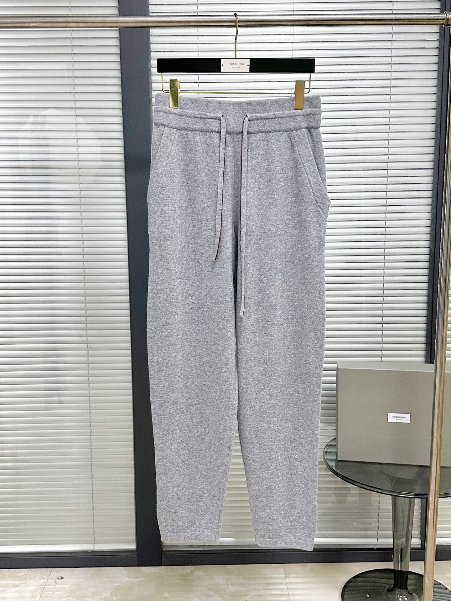 톰브라운 남성 바지 142941 Thom Browne Pants 상세 이미지 2