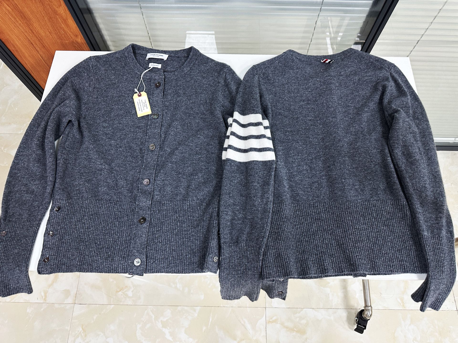 톰브라운 남성 가디건 142956 Thom Browne Cardigan 상세 이미지 8