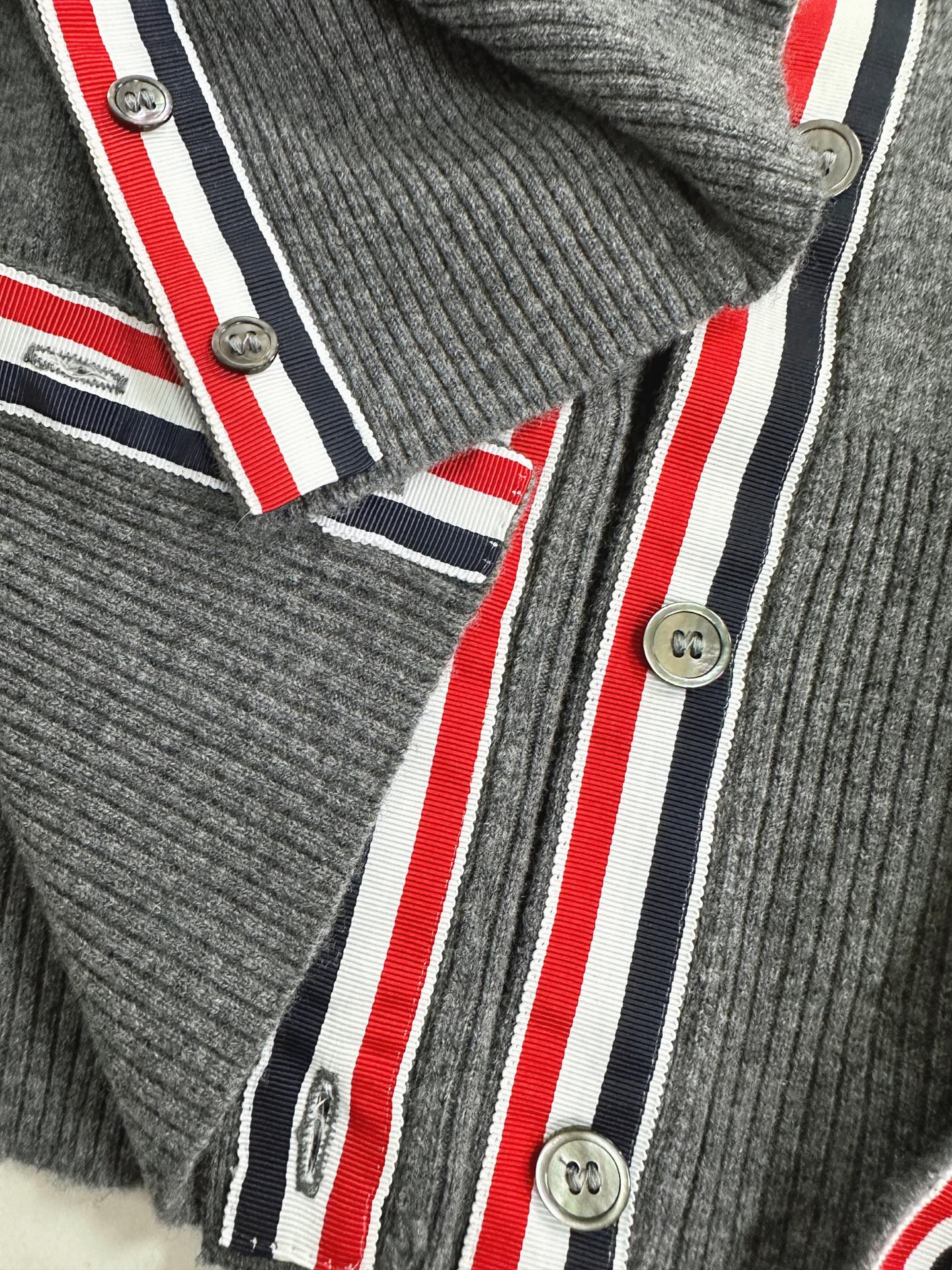 톰브라운 남성 가디건 142956 Thom Browne Cardigan 상세 이미지 7
