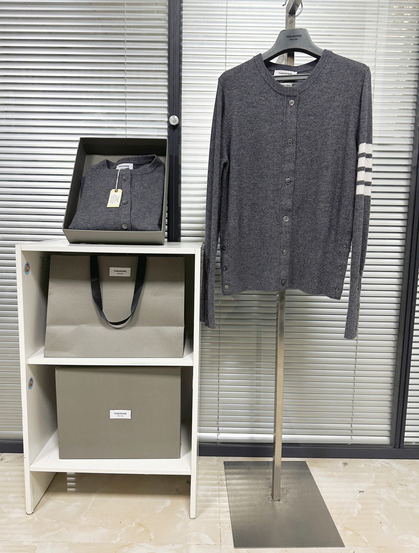 톰브라운 남성 가디건 142956 Thom Browne Cardigan 상세 이미지 9