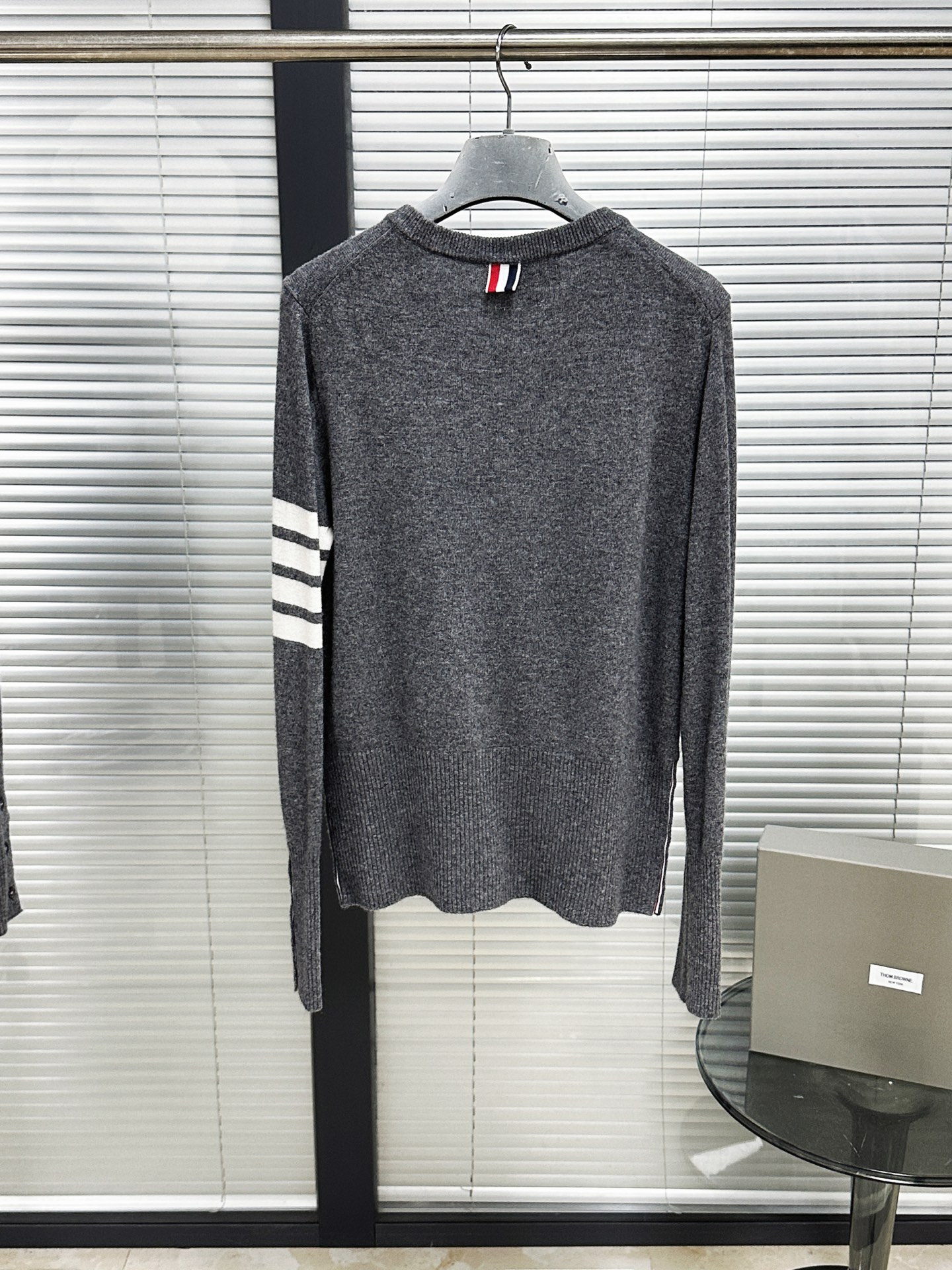 톰브라운 남성 가디건 142956 Thom Browne Cardigan 상세 이미지 4