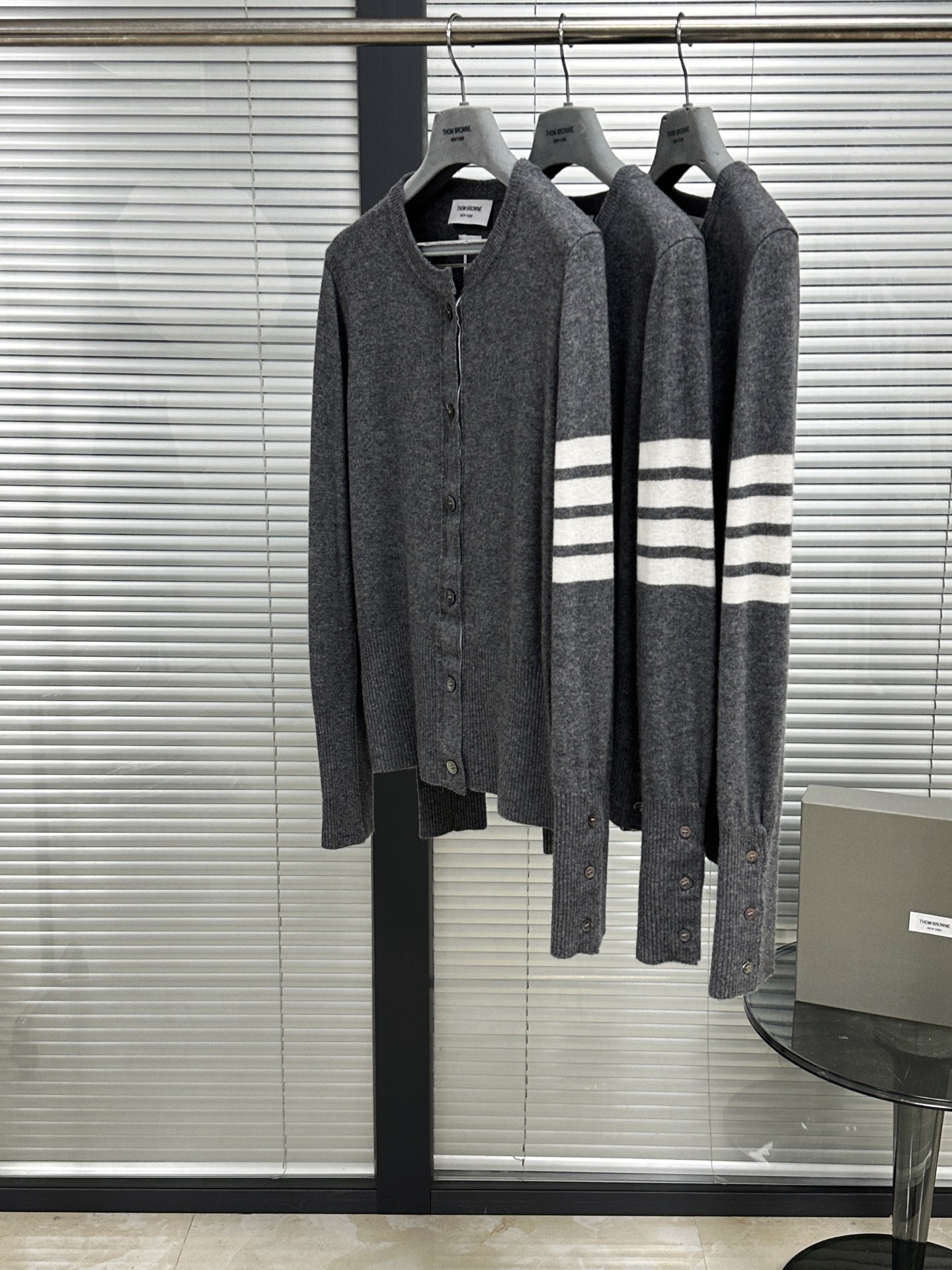 톰브라운 남성 가디건 142956 Thom Browne Cardigan 상세 이미지 3