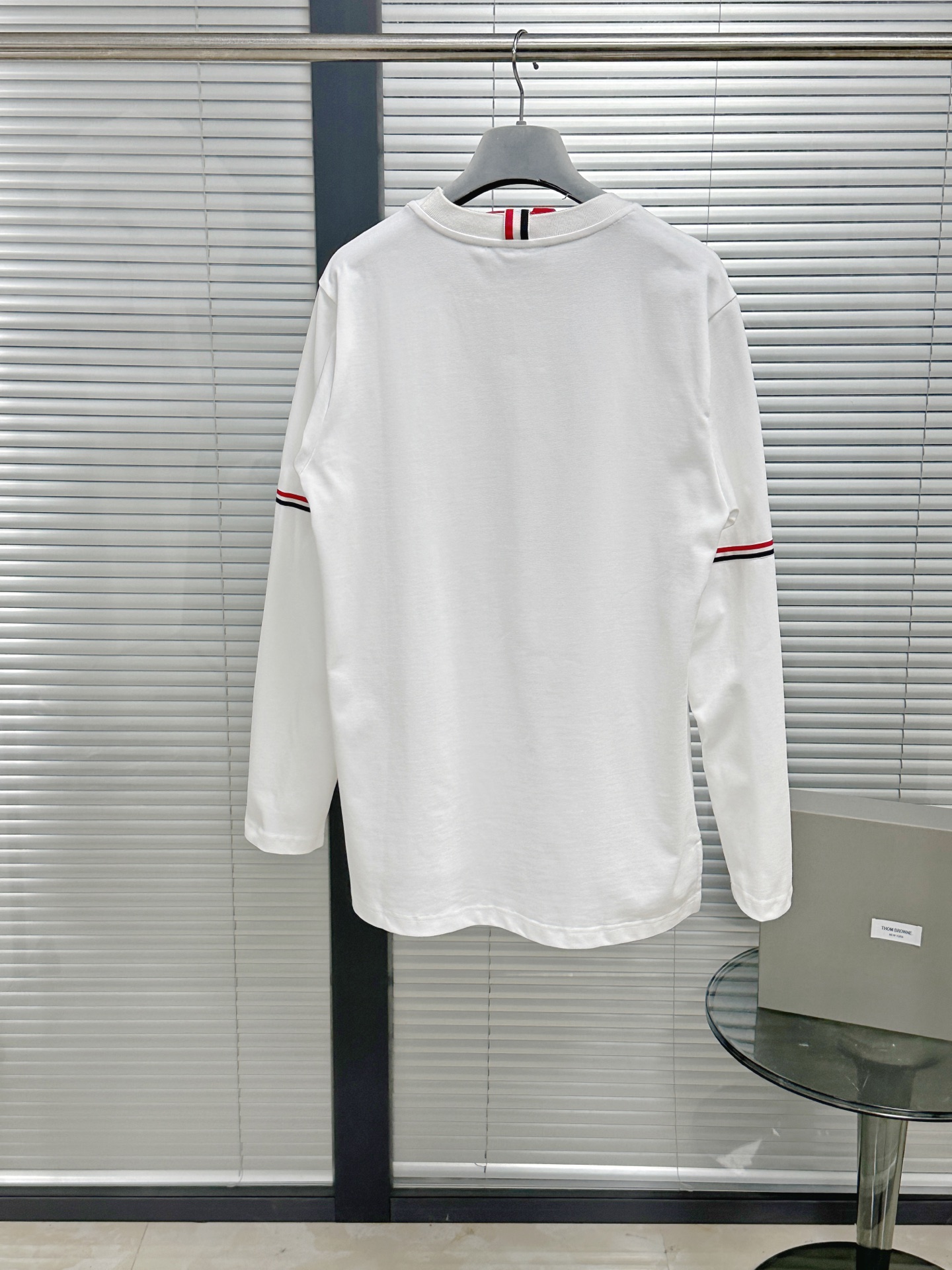 톰브라운 TB 3 색 암밴드 웨빙 긴팔 티셔츠 상세 이미지 3