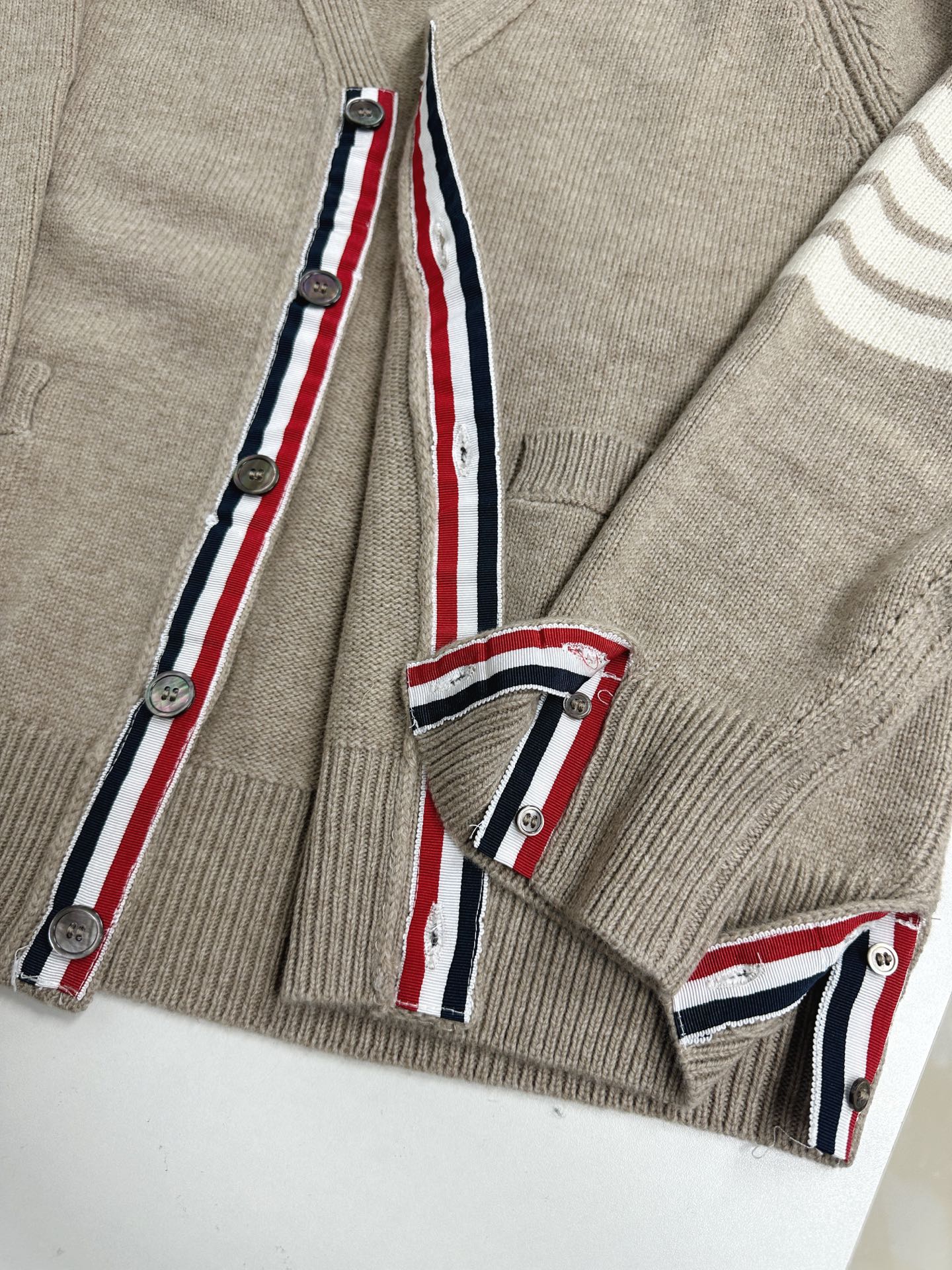 톰브라운 남성 가디건 142852 Thom Browne Cardigan 상세 이미지 6