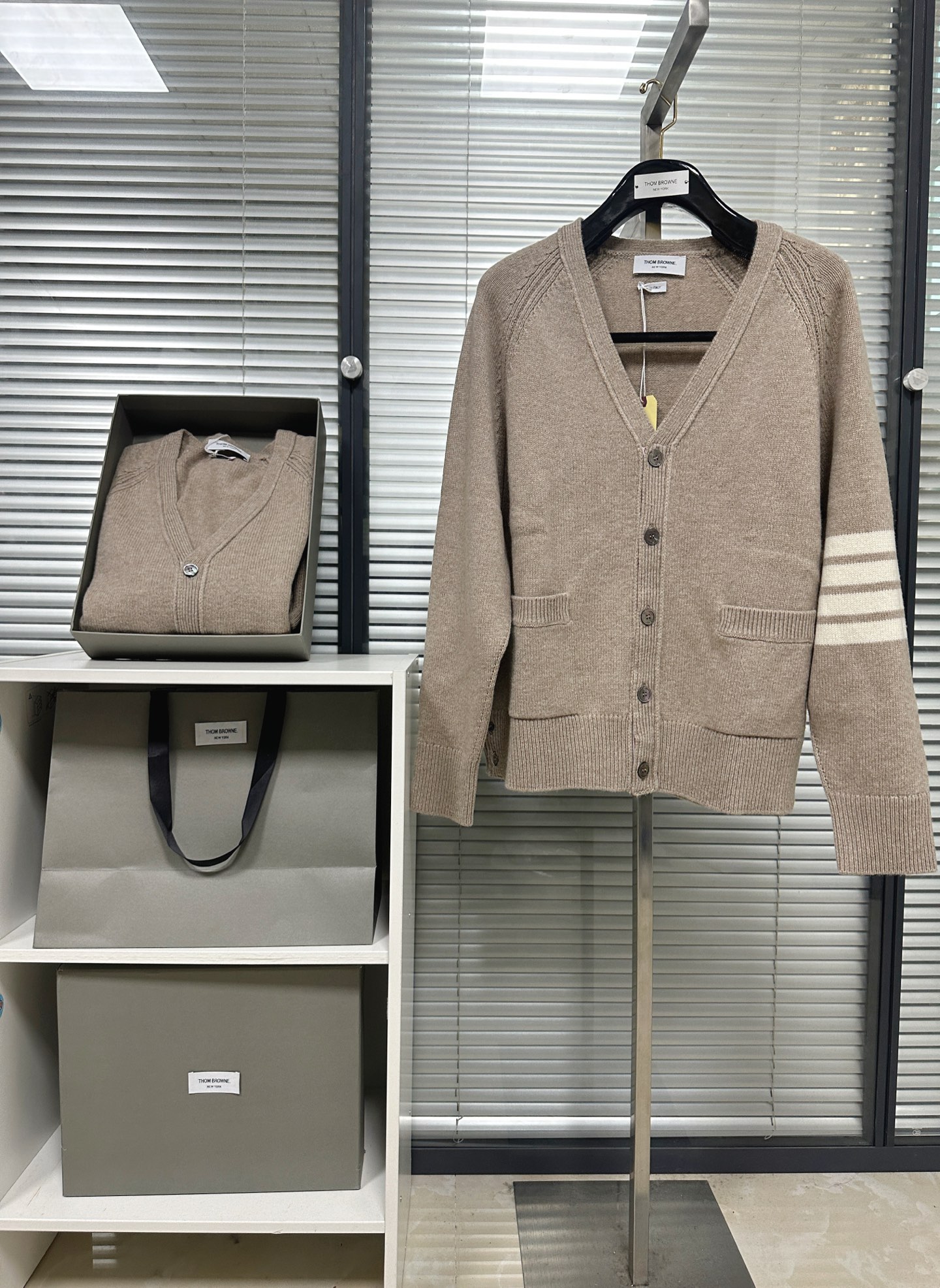 톰브라운 남성 가디건 142852 Thom Browne Cardigan 상세 이미지 5