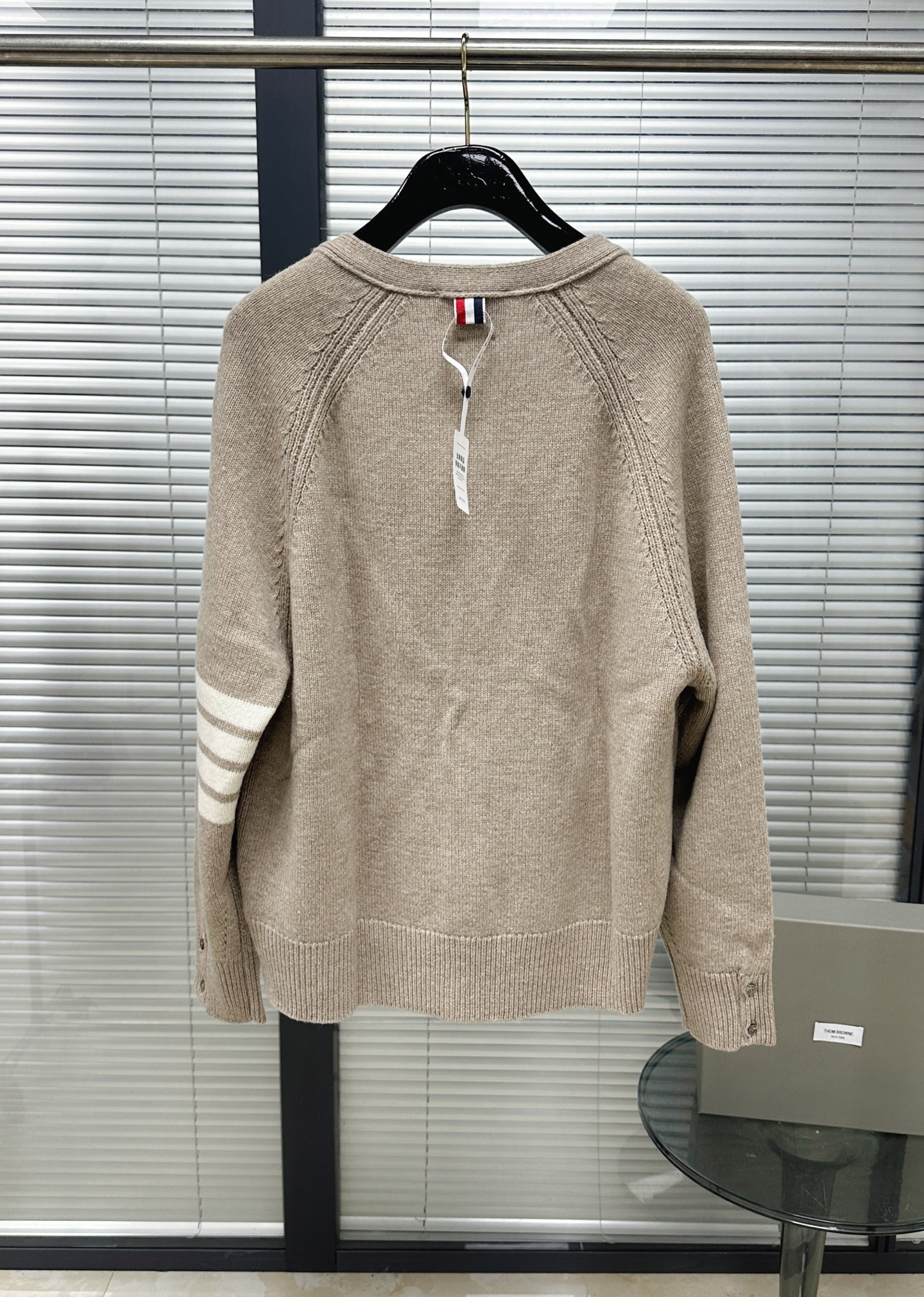 톰브라운 남성 가디건 142852 Thom Browne Cardigan 상세 이미지 3