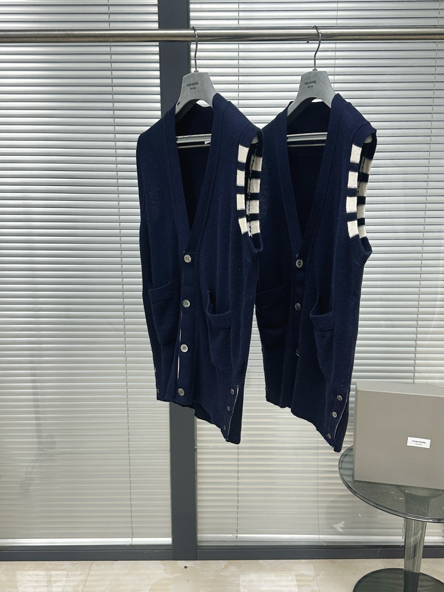톰브라운 남성 반팔 126382 Thom Browne T Shirt 썸네일 이미지