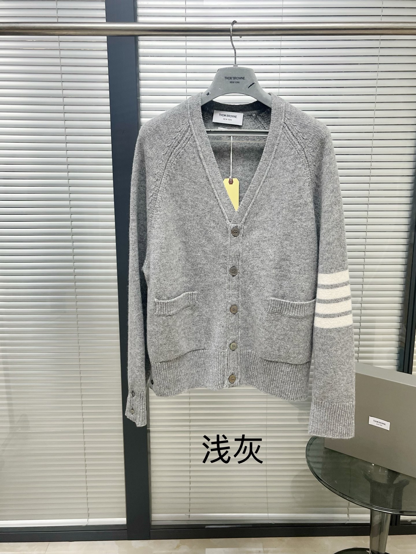 톰브라운 남성 가디건 142854 Thom Browne Cardigan 상세 이미지 2