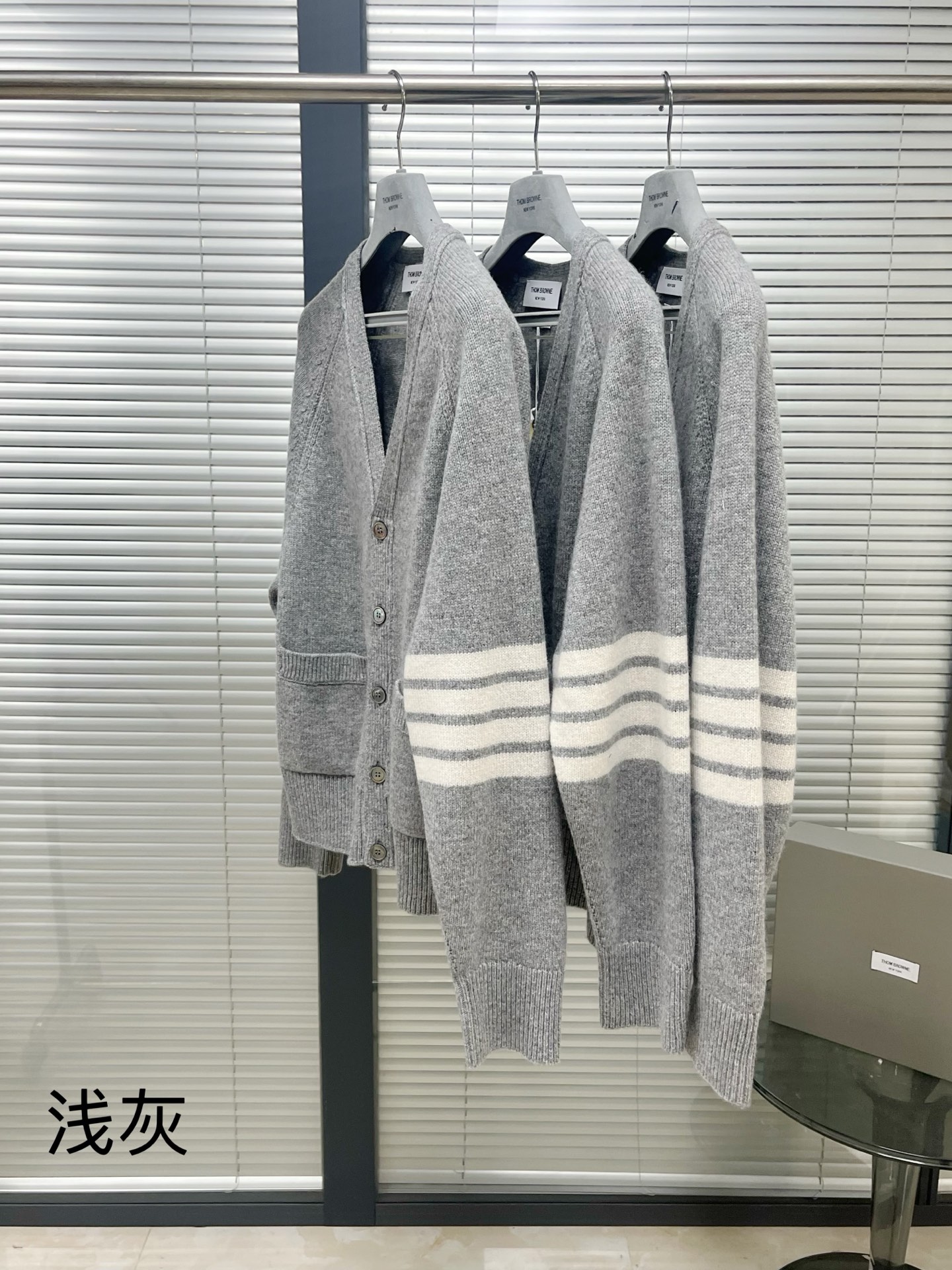 톰브라운 남성 가디건 142854 Thom Browne Cardigan 상세 이미지 4