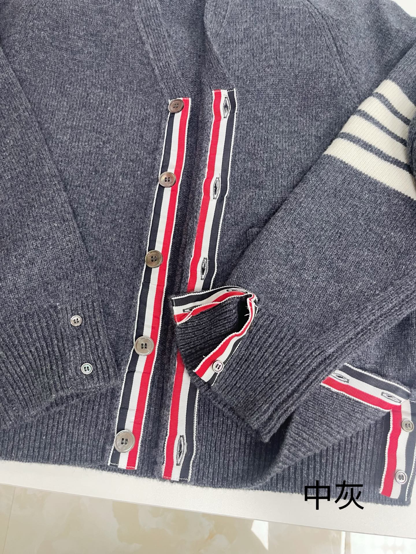 톰브라운 남성 가디건 142853 Thom Browne Cardigan 상세 이미지 9