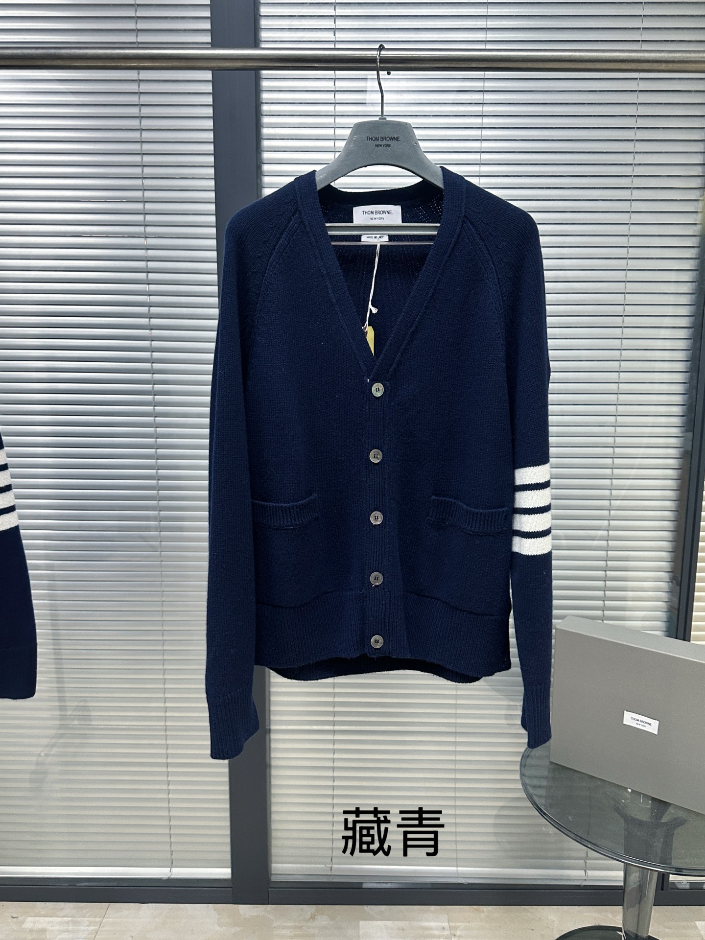 톰브라운 남성 가디건 143022 Thom Browne Cardigan 상세 이미지 2