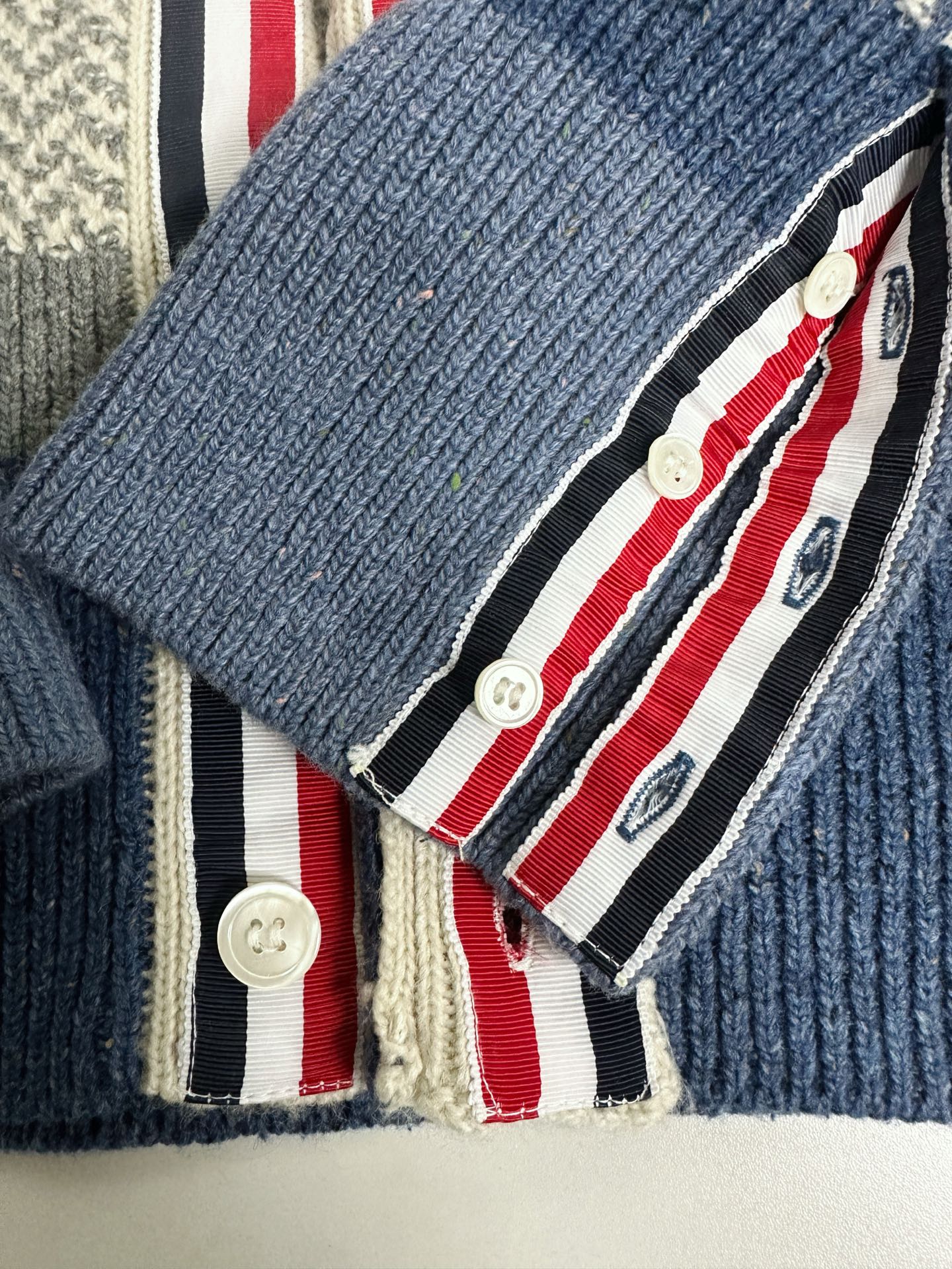 톰브라운 워싱 블루 그레이 남성 니트 레플리카 46575 Thom Browne 상세 이미지 9