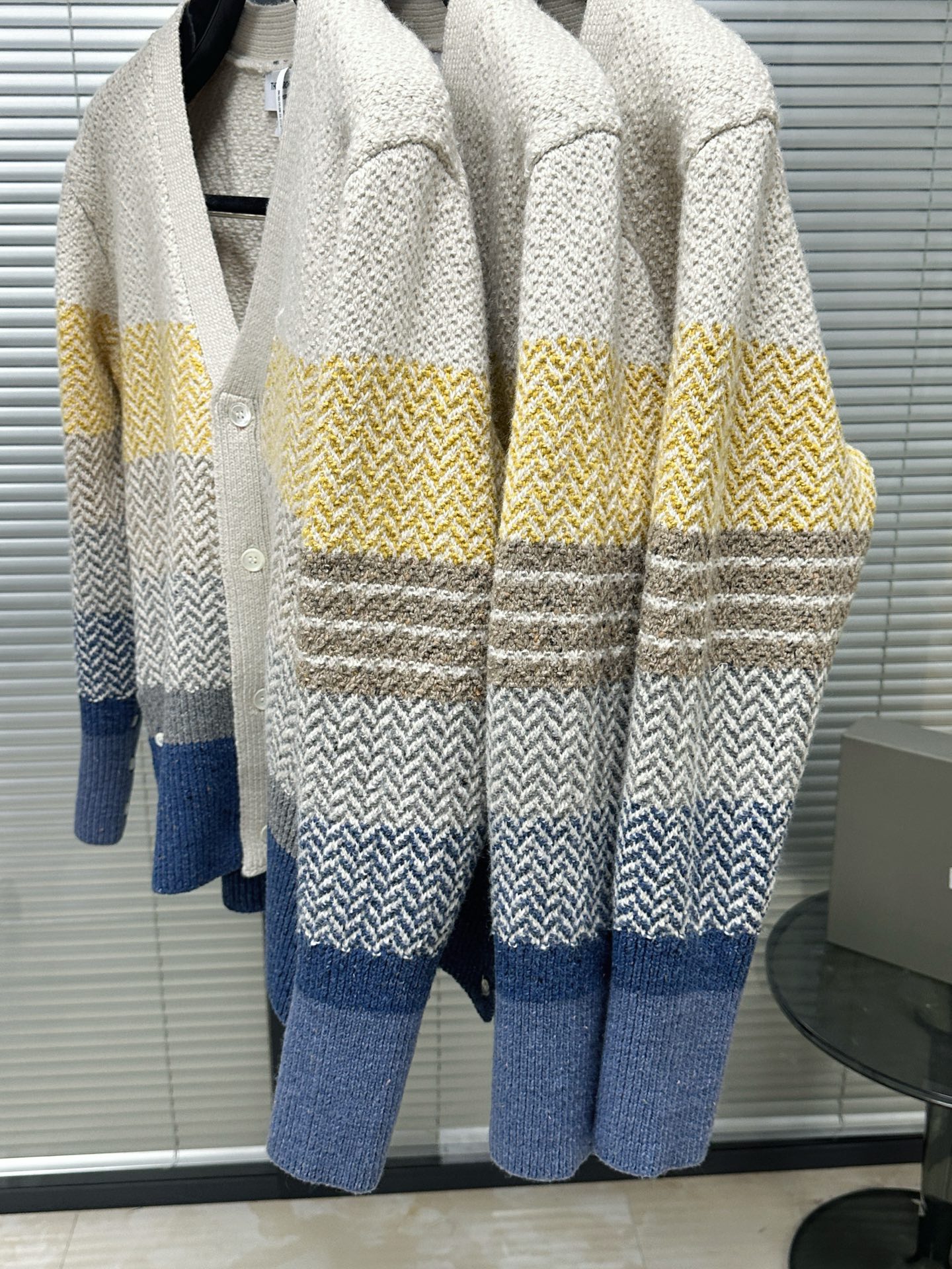톰브라운 워싱 블루 그레이 남성 니트 레플리카 46575 Thom Browne 상세 이미지 5