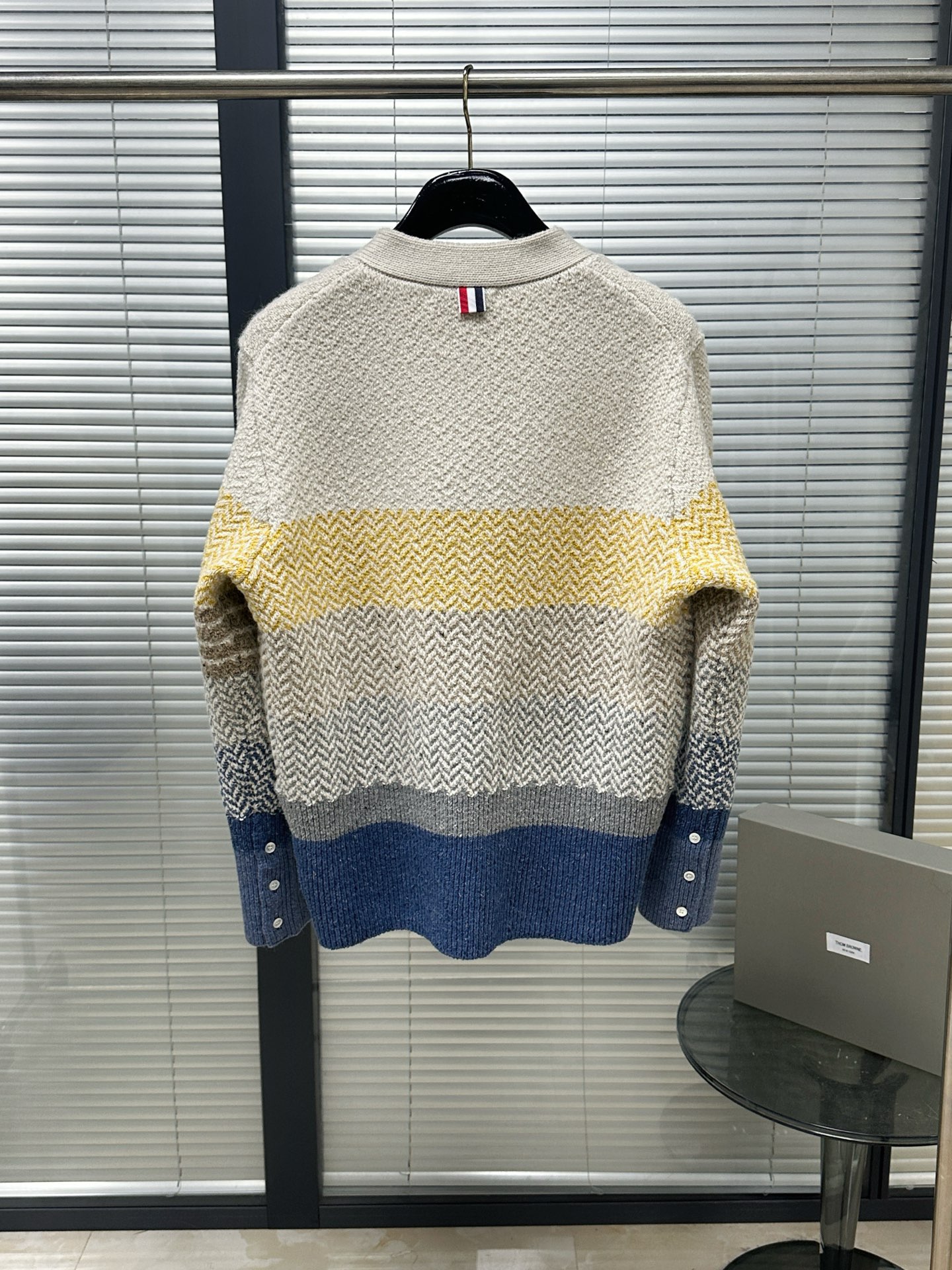 톰브라운 워싱 블루 그레이 남성 니트 레플리카 46575 Thom Browne 상세 이미지 3