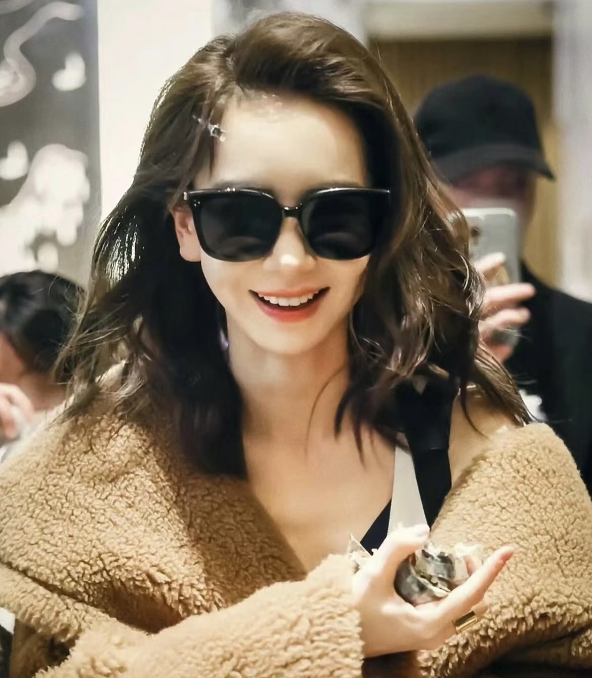 NO:939209,Brother 7’s favorite ~ GM’s popular model Her, with a large square frame and face-friendly modified sunglasses, taking into account daily wear and professional sun protection, suitable for both men and women., Trendy Department Store198609097哥的最爱～ GM爆款Her,大方框轮廓,不挑脸型的修饰型墨镜,兼顾日常穿搭与专业防晒,男女都可驾驭.,潮品百货,accessory