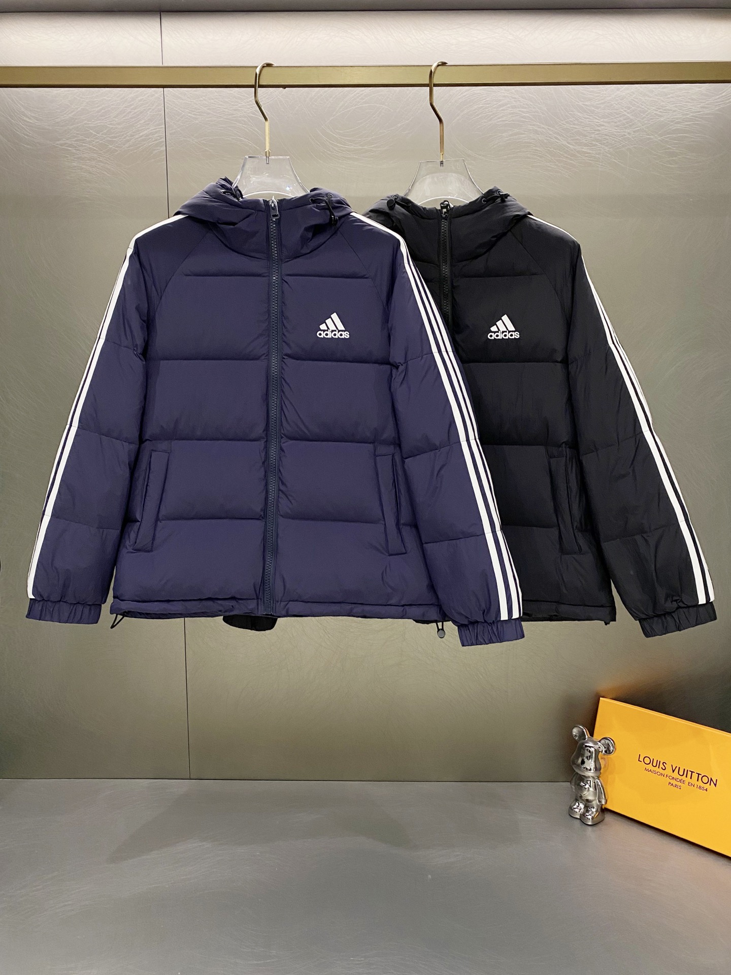 P300 Adidas chaqueta de plumón clásica con capucha y tres rayas, unisex, -80% plumón de pato blanco, 20% plumas, buen a…