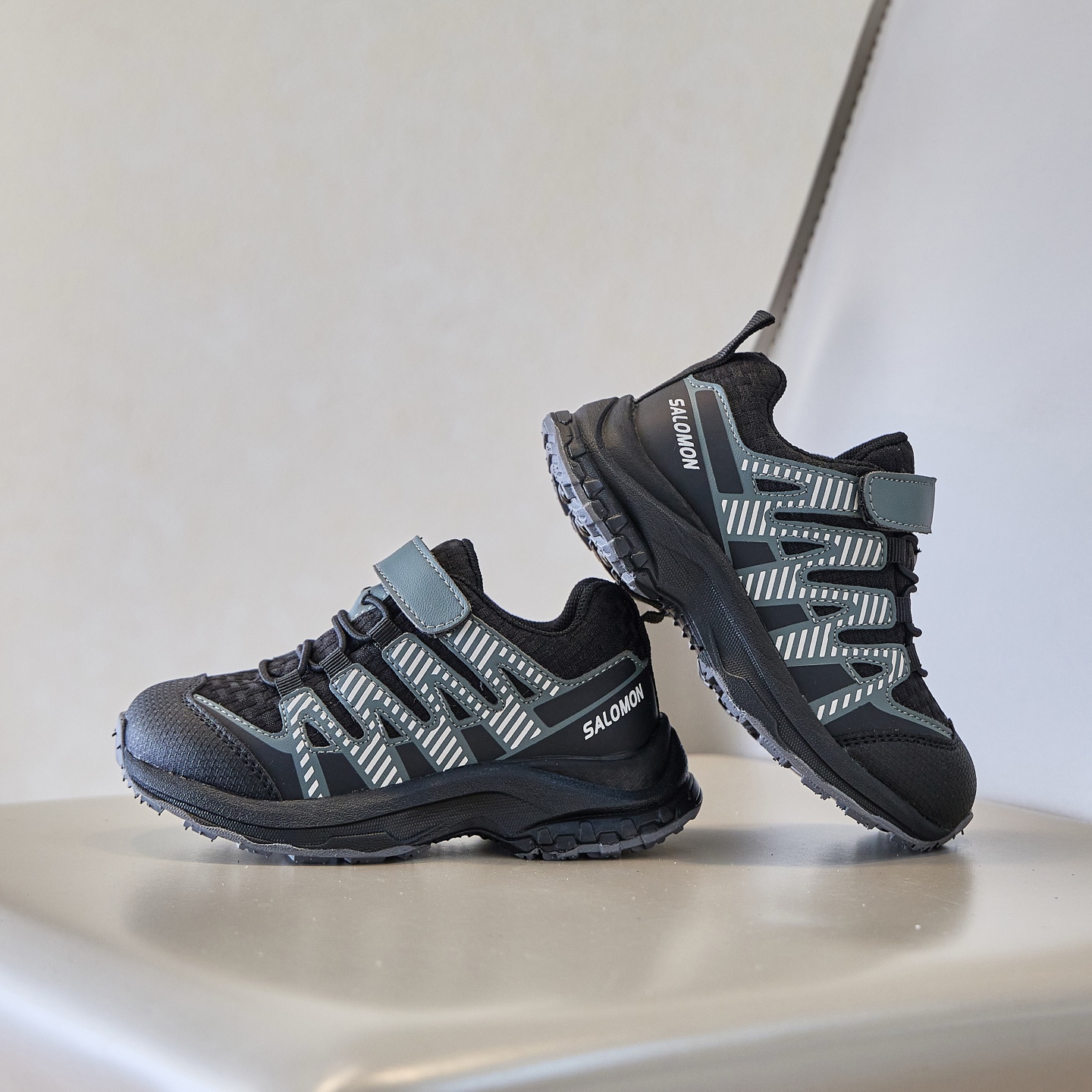 萨络蒙 V8魔术贴童鞋26-37 SALOMON XA PRO V8 Trail系列魔术贴包头防撞童鞋，透气减震户外越野机能跑步鞋-选品中心