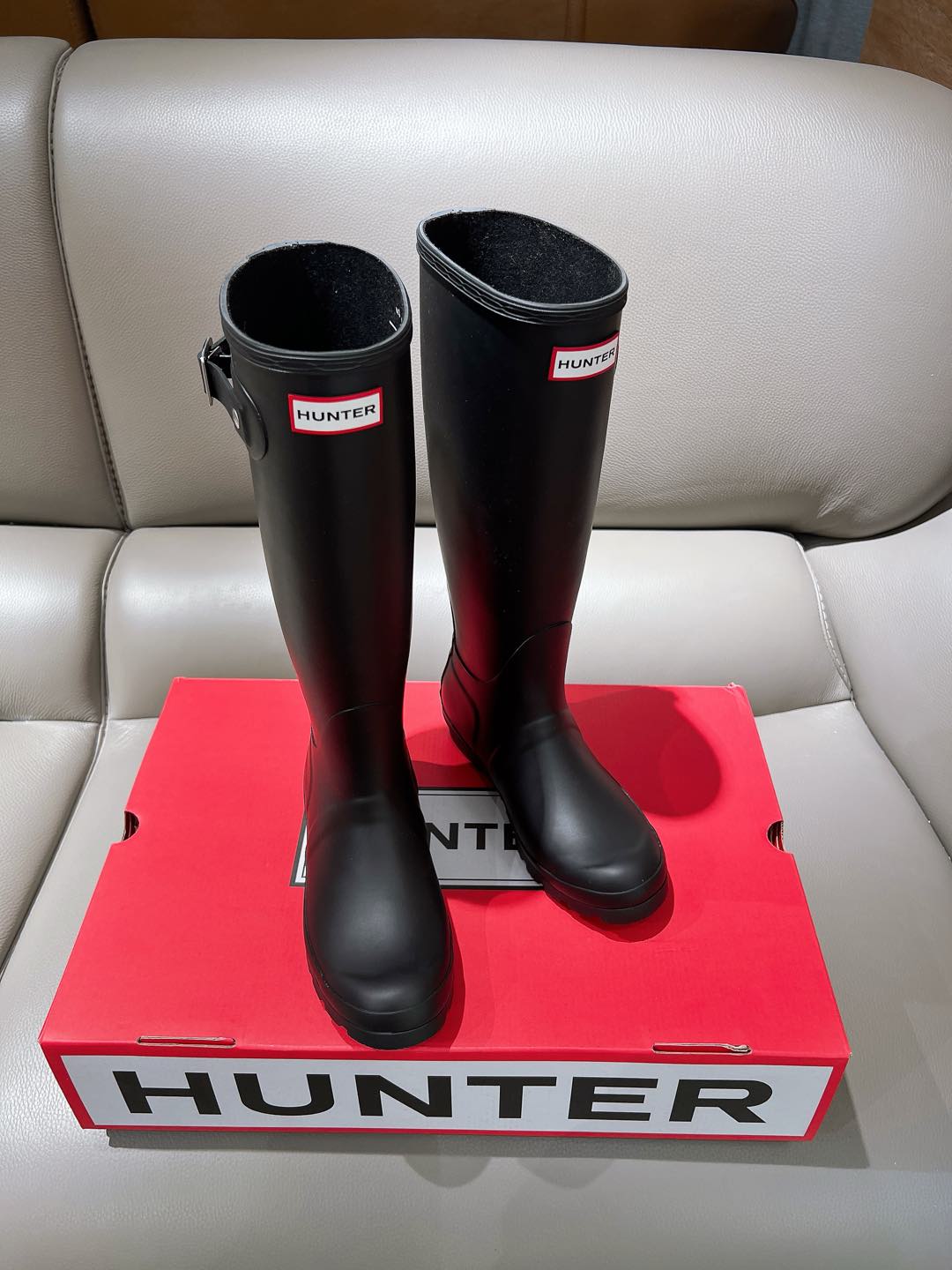 “Bobley Factory: Hunter’s 2024 Rain Boots with British Royal Style” - 图片 2