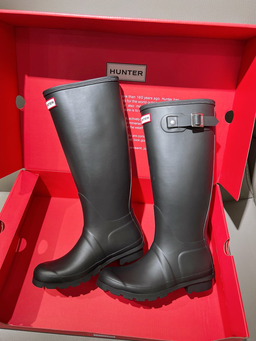 “Bobley Factory: Hunter’s 2024 Rain Boots with British Royal Style” - 图片 4