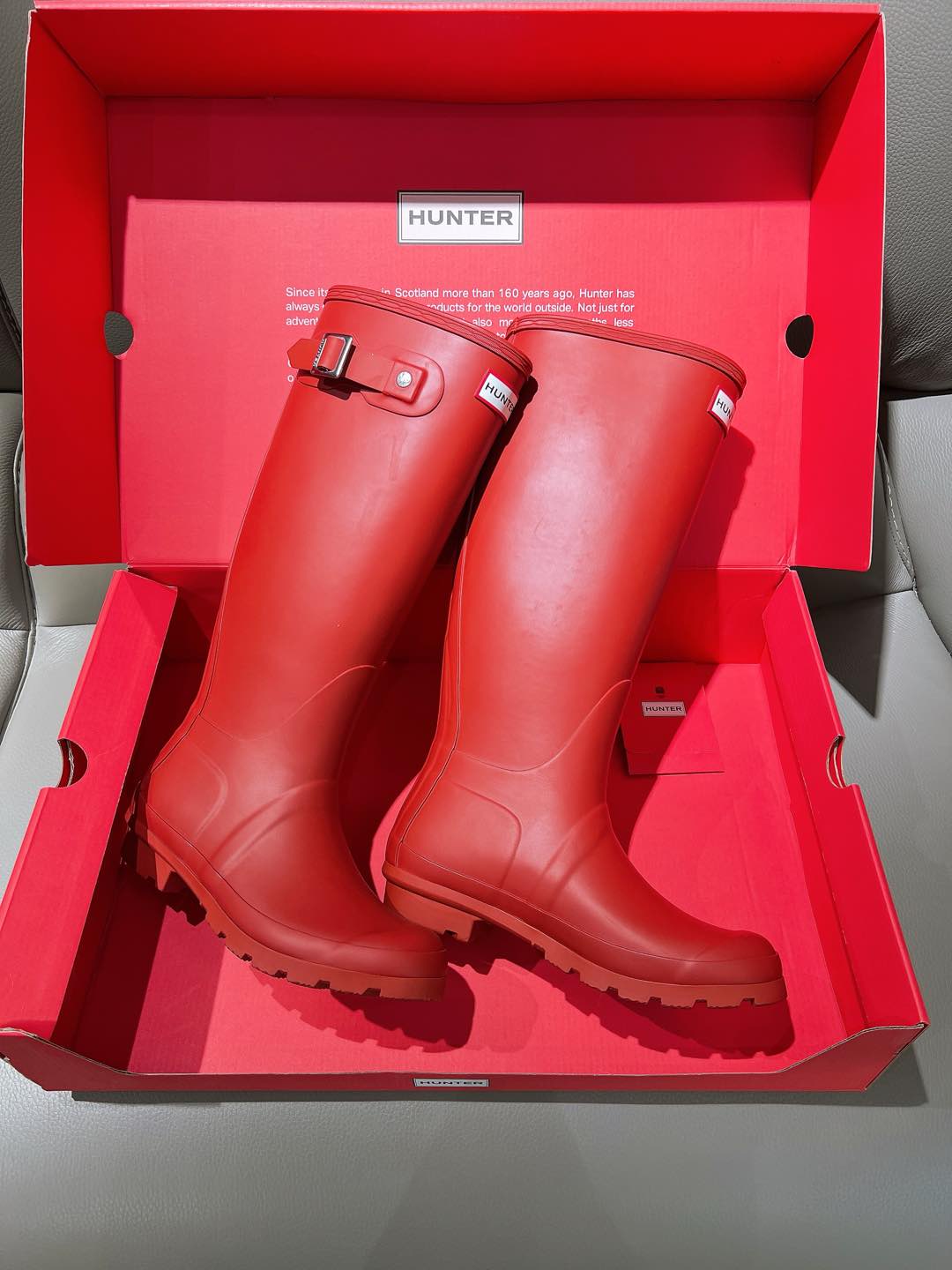 “Bobley Factory: Hunter’s 2024 Rain Boots with British Royal Style Since 1856” - 图片 3