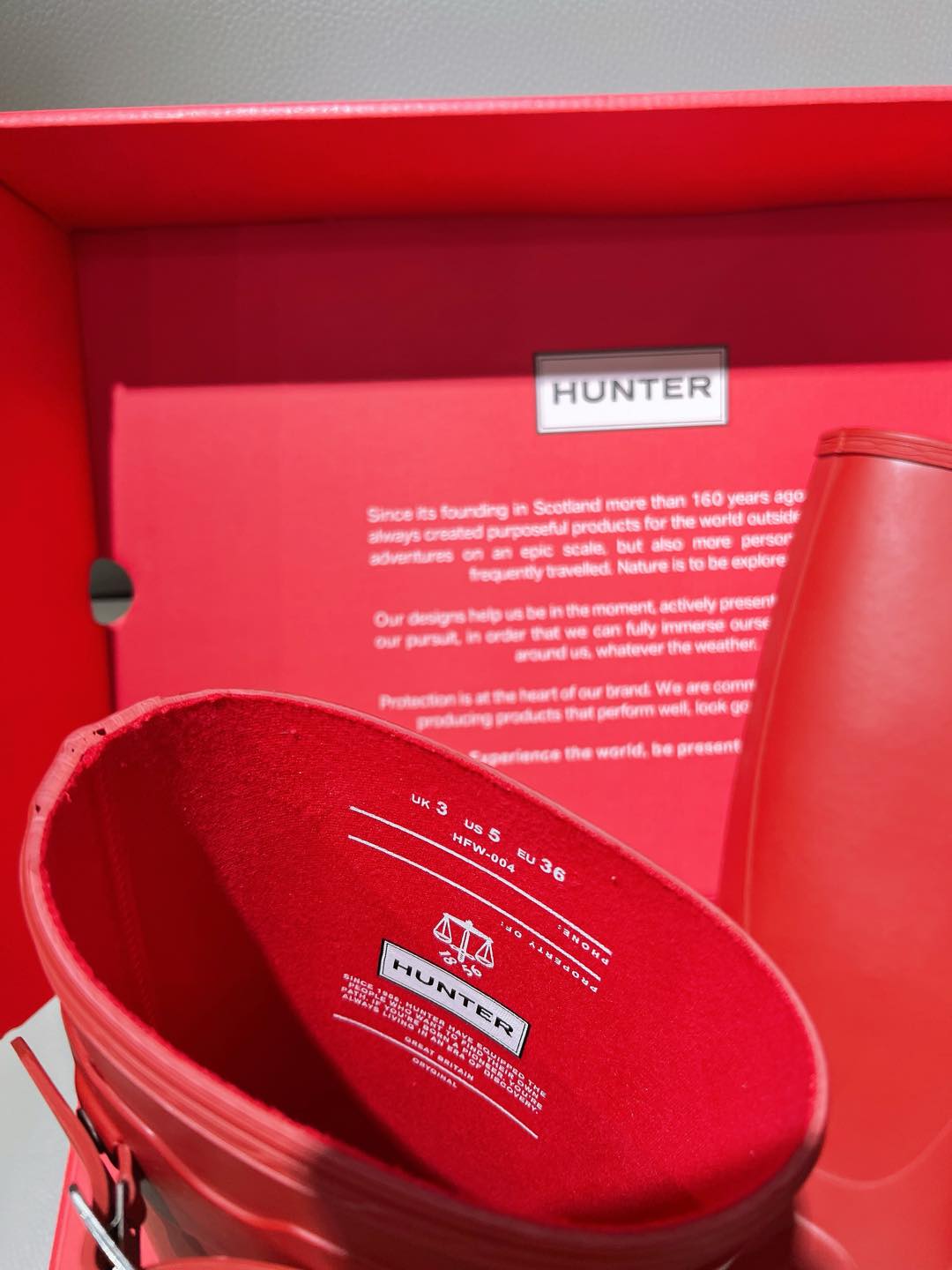 “Bobley Factory: Hunter’s 2024 Rain Boots with British Royal Style Since 1856” - 图片 5