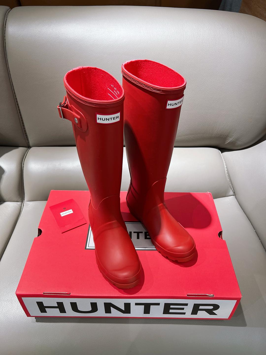 “Bobley Factory: Hunter’s 2024 Rain Boots with British Royal Style Since 1856” - 图片 2