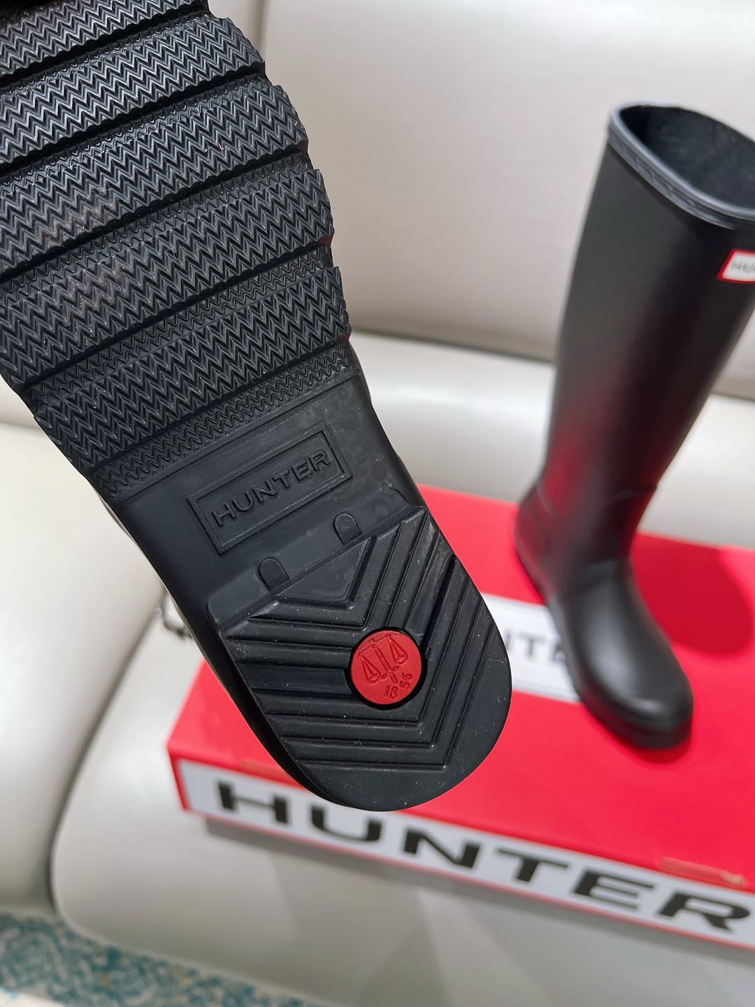 “Bobley Factory: Hunter’s 2024 Rain Boots with British Royal Style” - 图片 5