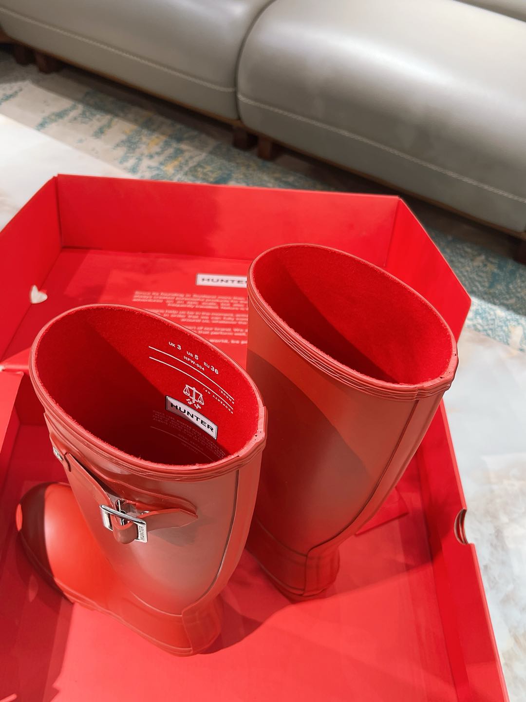 “Bobley Factory: Hunter’s 2024 Rain Boots with British Royal Style” - 图片 4