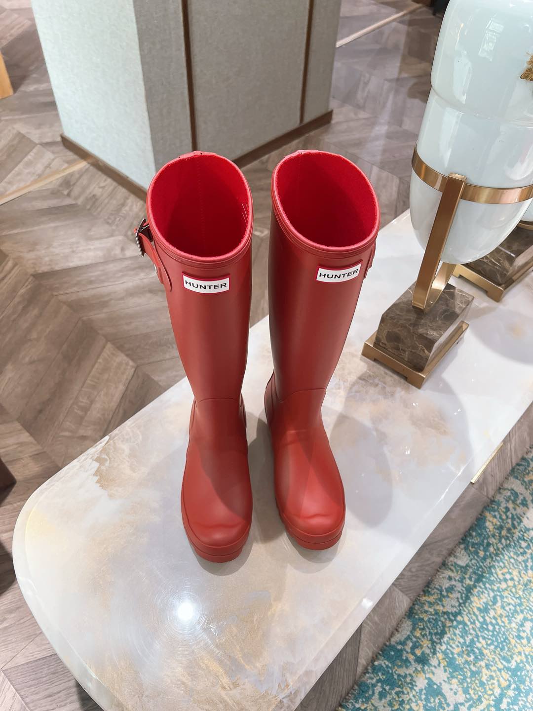 “Bobley Factory: Hunter’s 2024 Rain Boots with British Royal Style” - 图片 9