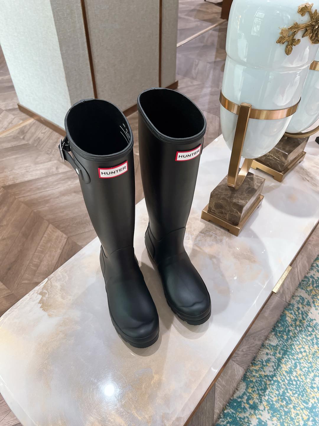“Bobley Factory: Hunter’s Stylish Rain Boots Since 1856 with Royal British Design” - 图片 9