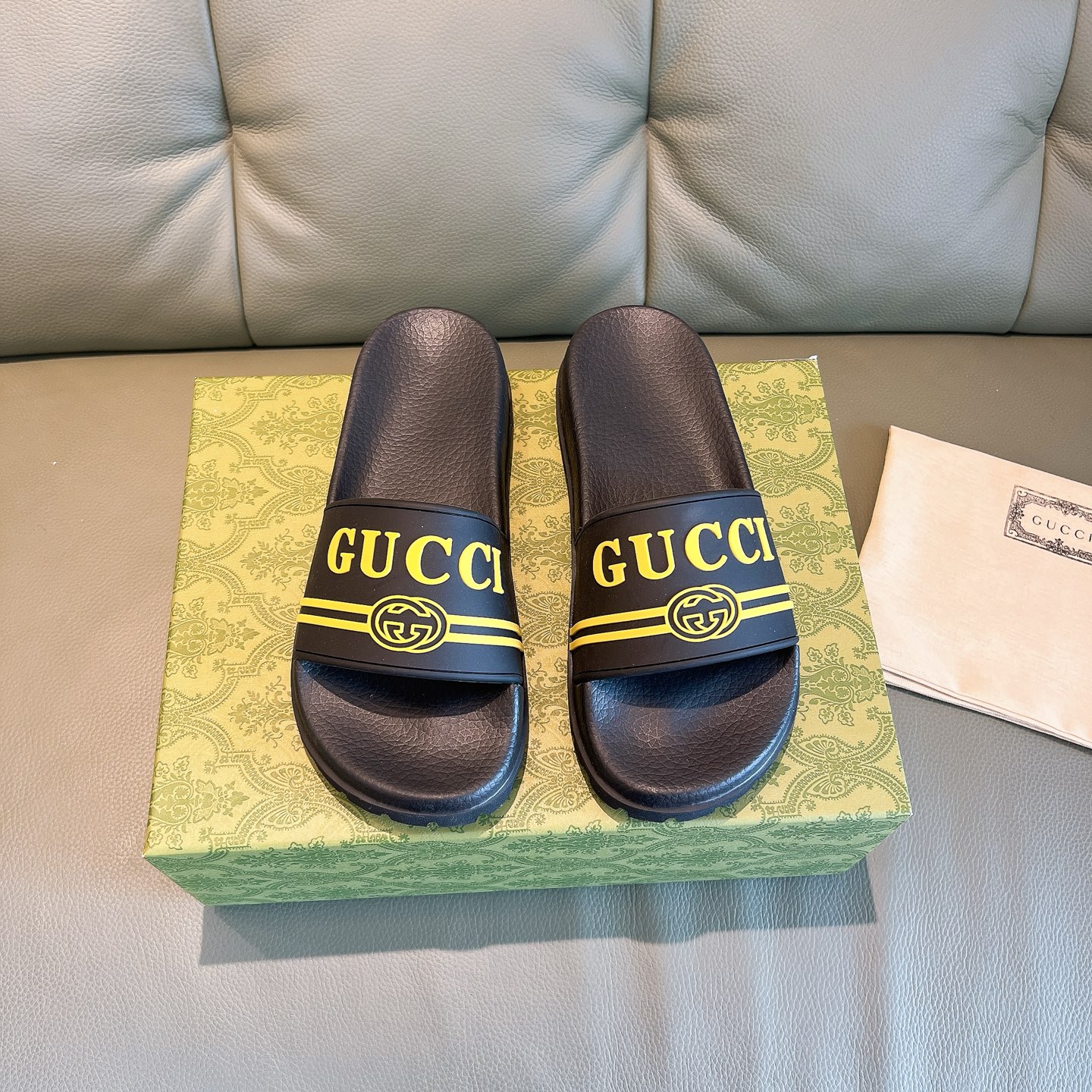 NO:166838,Factory spot Gucci Gucci slippers Gucci latest beach sandals flip flops Original opening double G LOGO Original opening consistent outsole pu double-layer outsole size 35-46, slippers, gucci, gucci, gucci, slippers19860909工厂现货 古驰古奇拖鞋 Gucci 最新款沙滩凉拖鞋一字拖 原版开模双G LOGO 原版开模一致 大底pu双层大底 尺码35-46,拖鞋,gucci,gucci,slippers,Women's Shoes