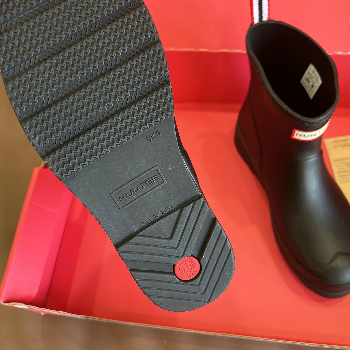 Bobley Factory Introduces $625 Hunter 2025 Long Rain Boots with Classic British Design - 图片 4