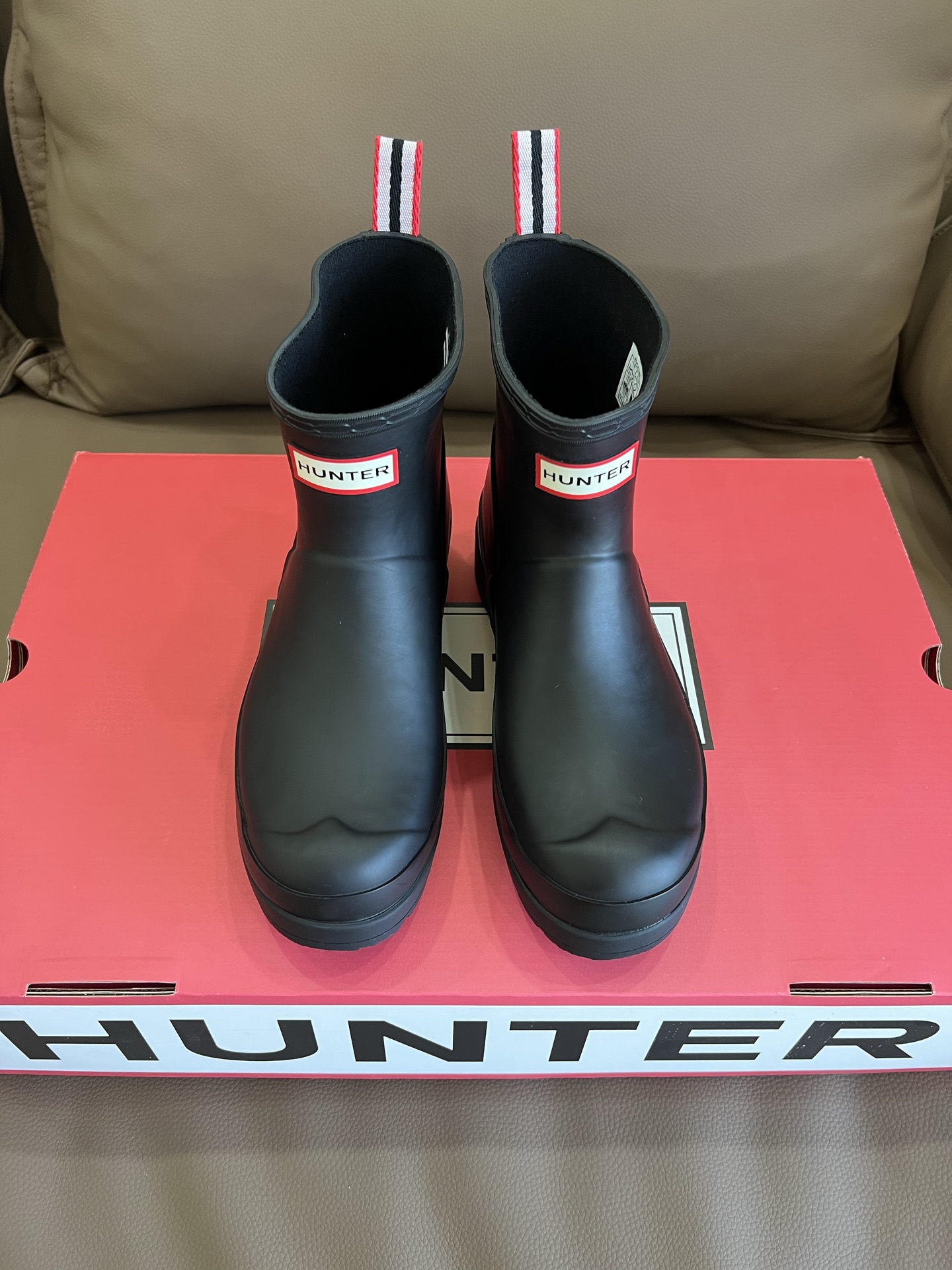 Bobley Factory Introduces $625 Hunter 2025 Long Rain Boots with Classic British Design - 图片 9