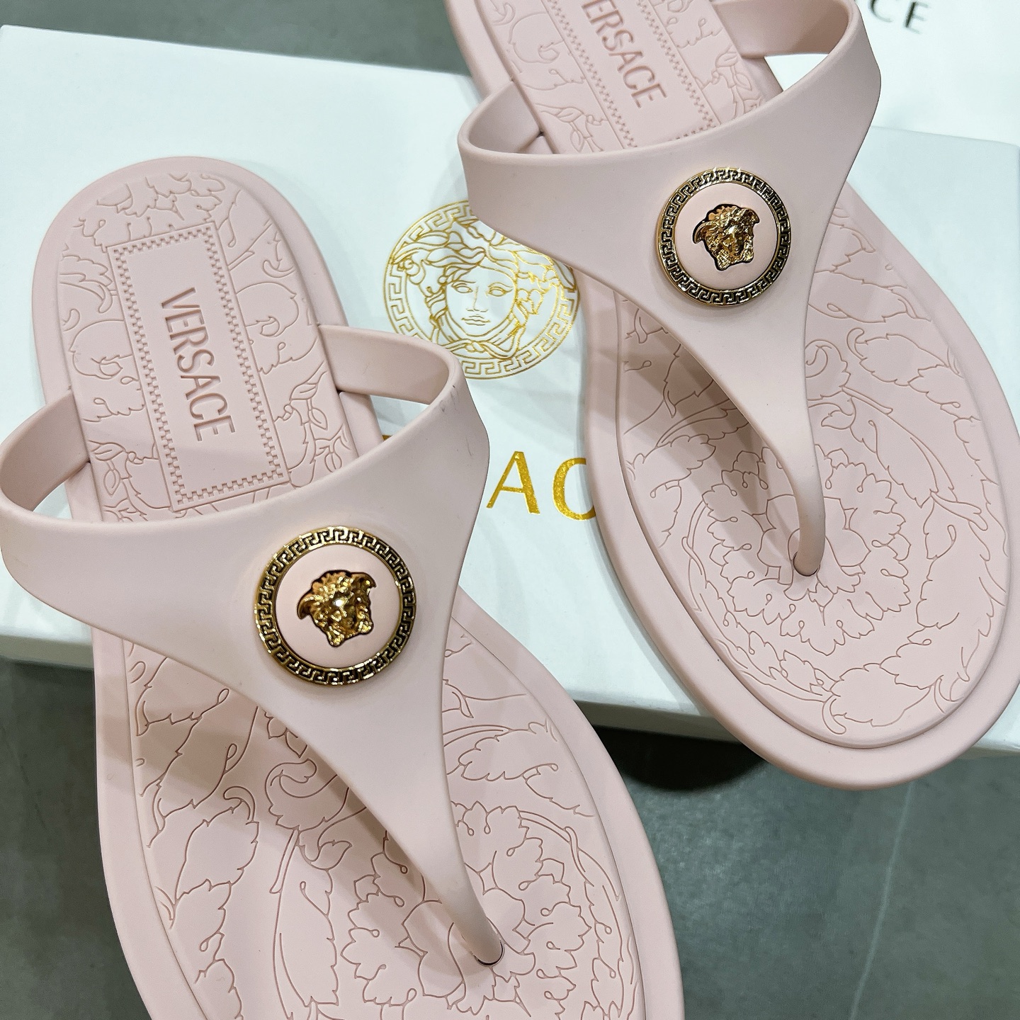 Luxurious Sanctuary Recreational Trailers: Fashionable Design for Travelers (18 words) - 图片 5