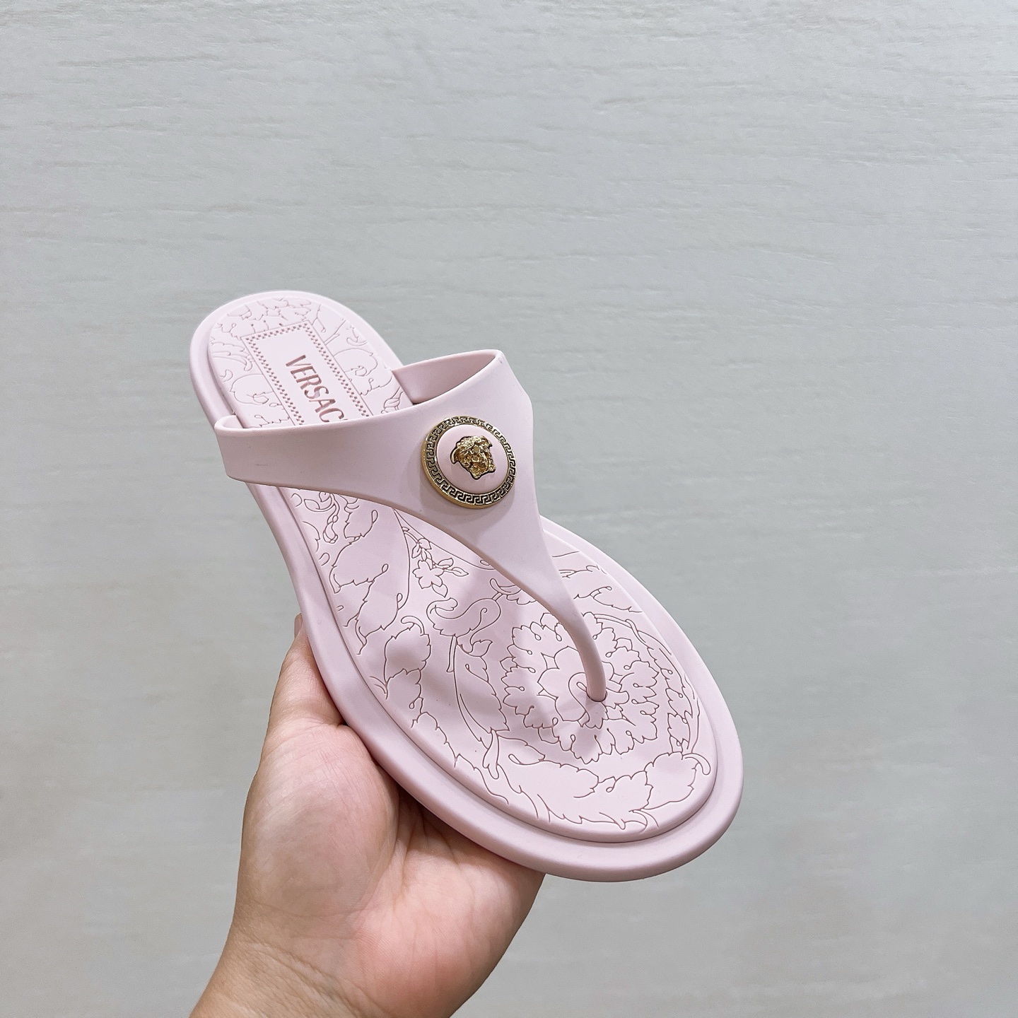 Luxurious Sanctuary Recreational Trailers: Fashionable Design for Travelers (18 words) - 图片 3