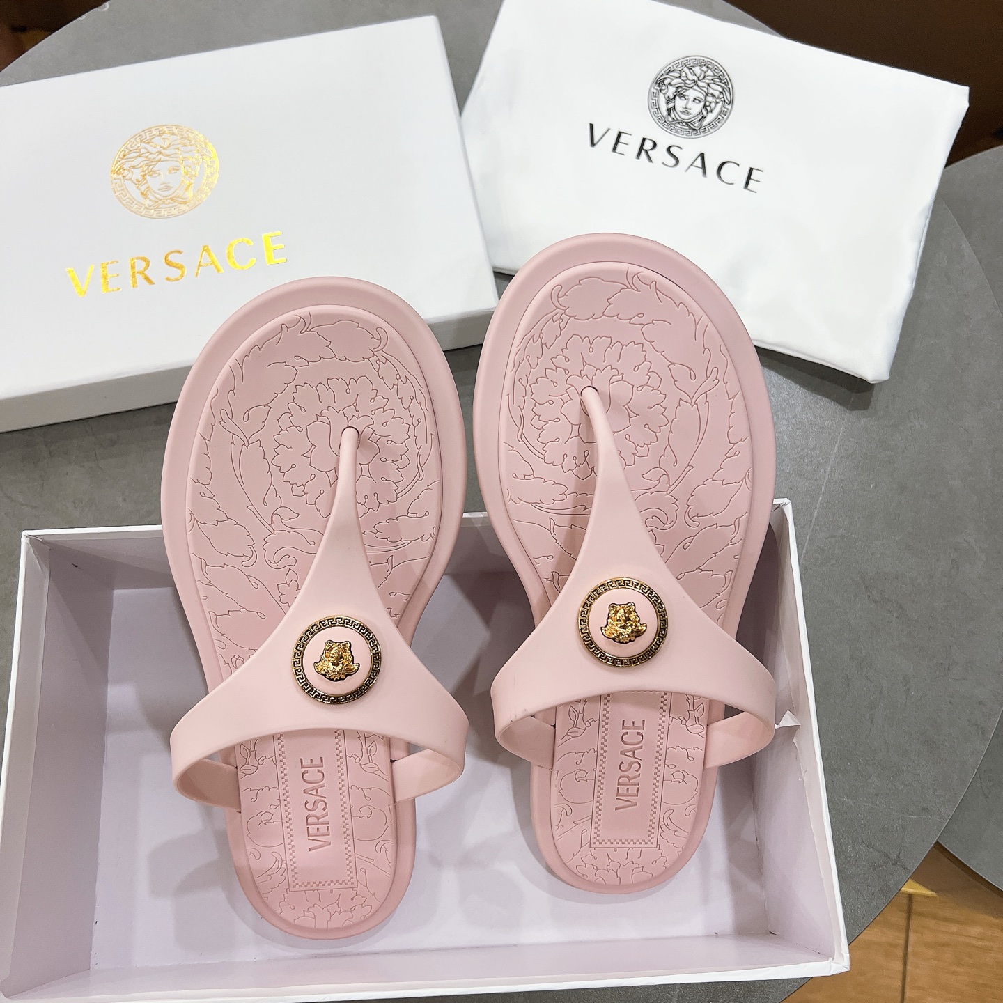 Luxurious Sanctuary Recreational Trailers: Fashionable Design for Travelers (18 words) - 图片 4