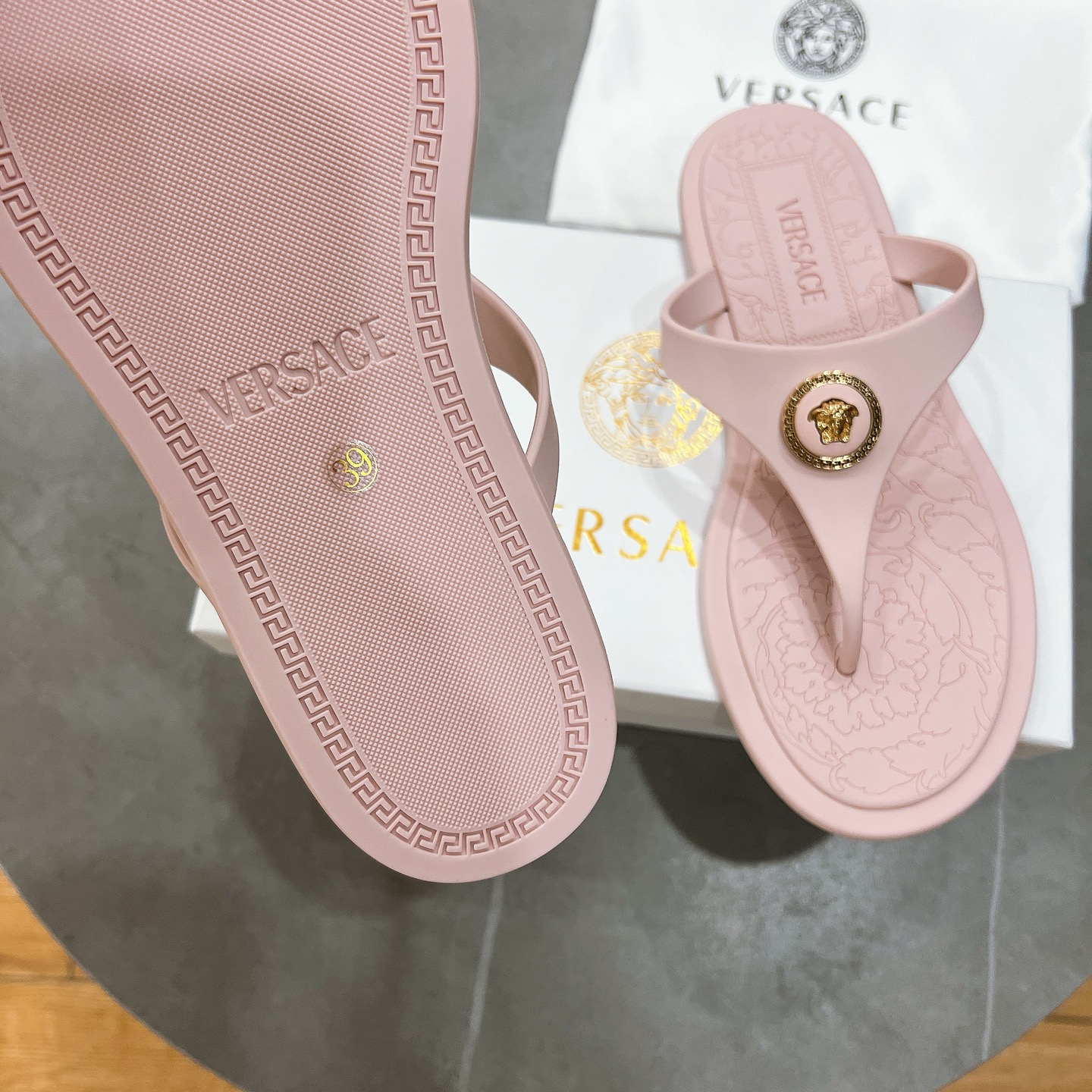 Luxurious Sanctuary Recreational Trailers: Fashionable Design for Travelers (18 words) - 图片 7