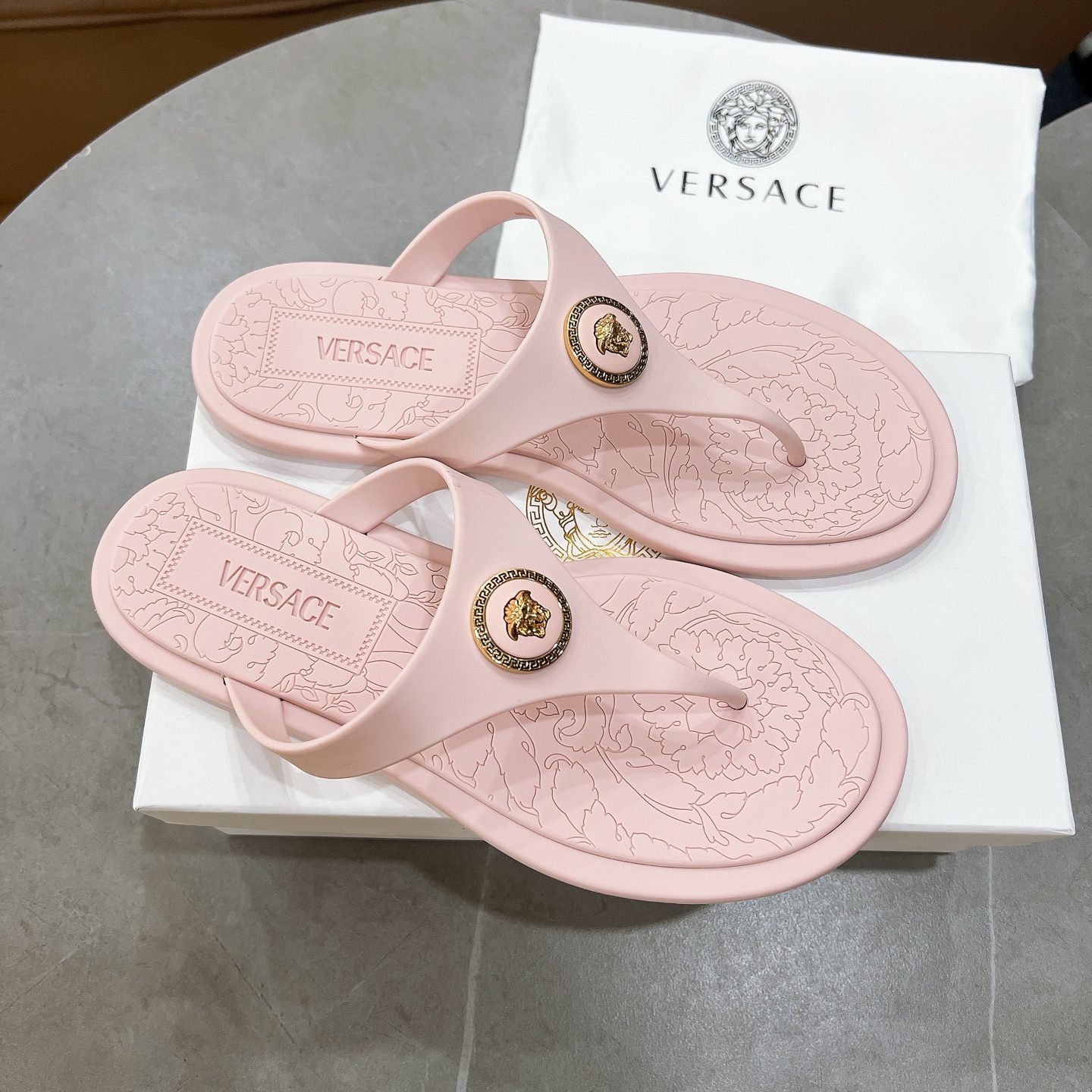 Luxurious Sanctuary Recreational Trailers: Fashionable Design for Travelers (18 words) - 图片 6