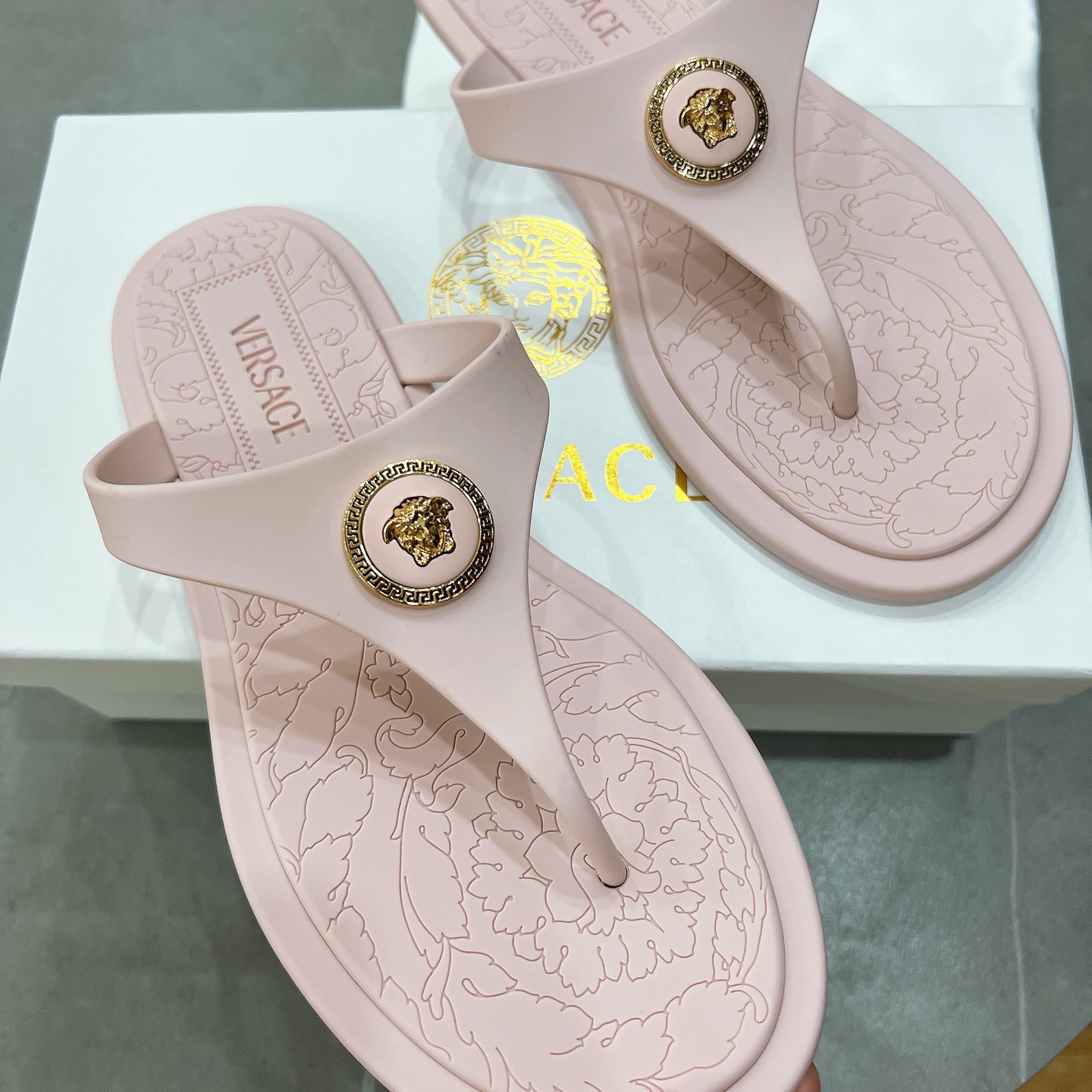 Luxurious Sanctuary Recreational Trailers: Fashionable Design for Travelers (18 words) - 图片 8