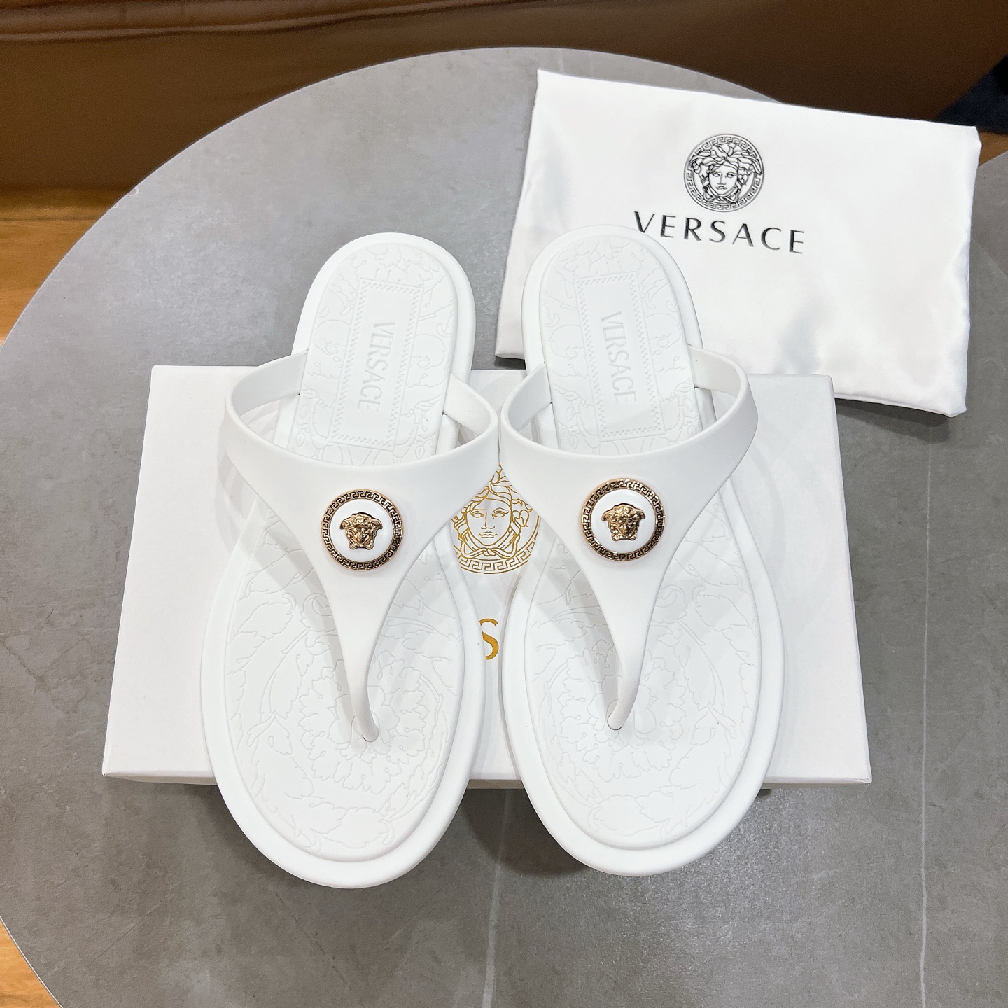 Title: Sanctuary Recreational Trailers with Imported Film and Luxury Design, $312 Factory Price for Sizes 35-41 Summary: Factory-priced luxury trailers with imported film, logo design, and - 图片 1