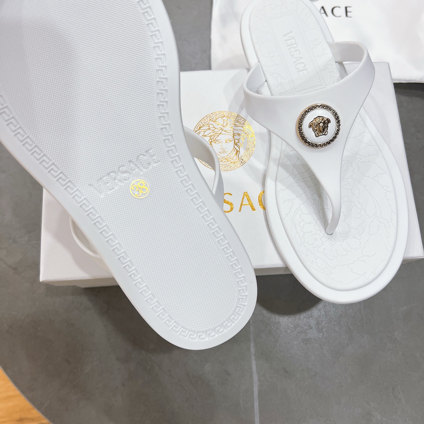 Title: Sanctuary Recreational Trailers with Imported Film and Luxury Design, $312 Factory Price for Sizes 35-41 Summary: Factory-priced luxury trailers with imported film, logo design, and - 图片 8