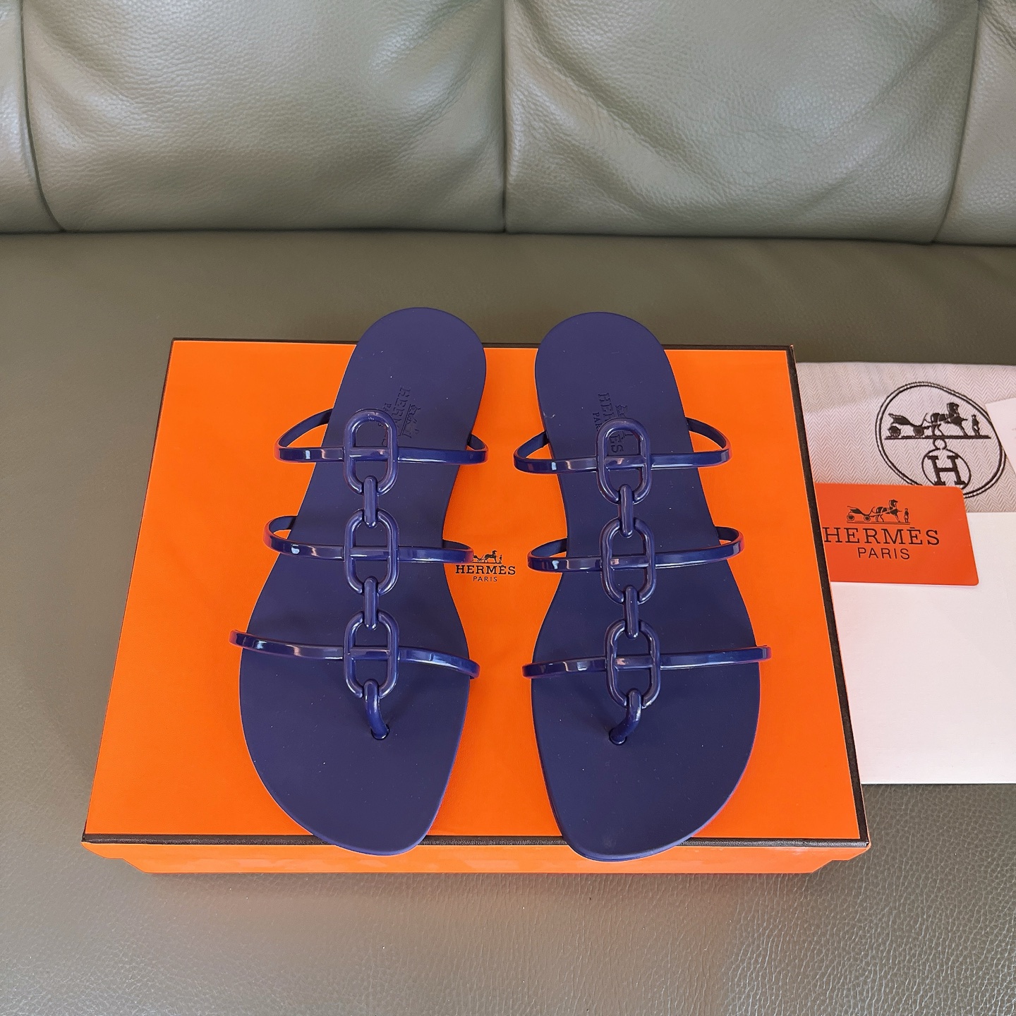 NO:875351,Hermes 2026 window display recommends the latest models, summer models!  Aloha sandals. They are super good-looking. We also bought the original version and bought them specially. There is no pressure when entering and exiting the counter!  Buy good stuff at cabbage prices!  Five colors with code numbers 36-41!  Tpu double layer combination outsole!  Original packaging, beautiful!  Exclusive real-life shooting!  ,split-toe shoes,hermes,hermes,sandals19860909爱马仕hermes 2026年橱窗推荐最新款,夏款！Aloha凉鞋.超级好看.我们也是原版买了专门开的.出入专柜毫无压力！白菜价格买好货！ 码数36-41五个颜色！Tpu双层组合大底！原版包装,美美哒！独家实物拍摄！,分趾鞋,hermes,hermes,sandals,Women's Shoes