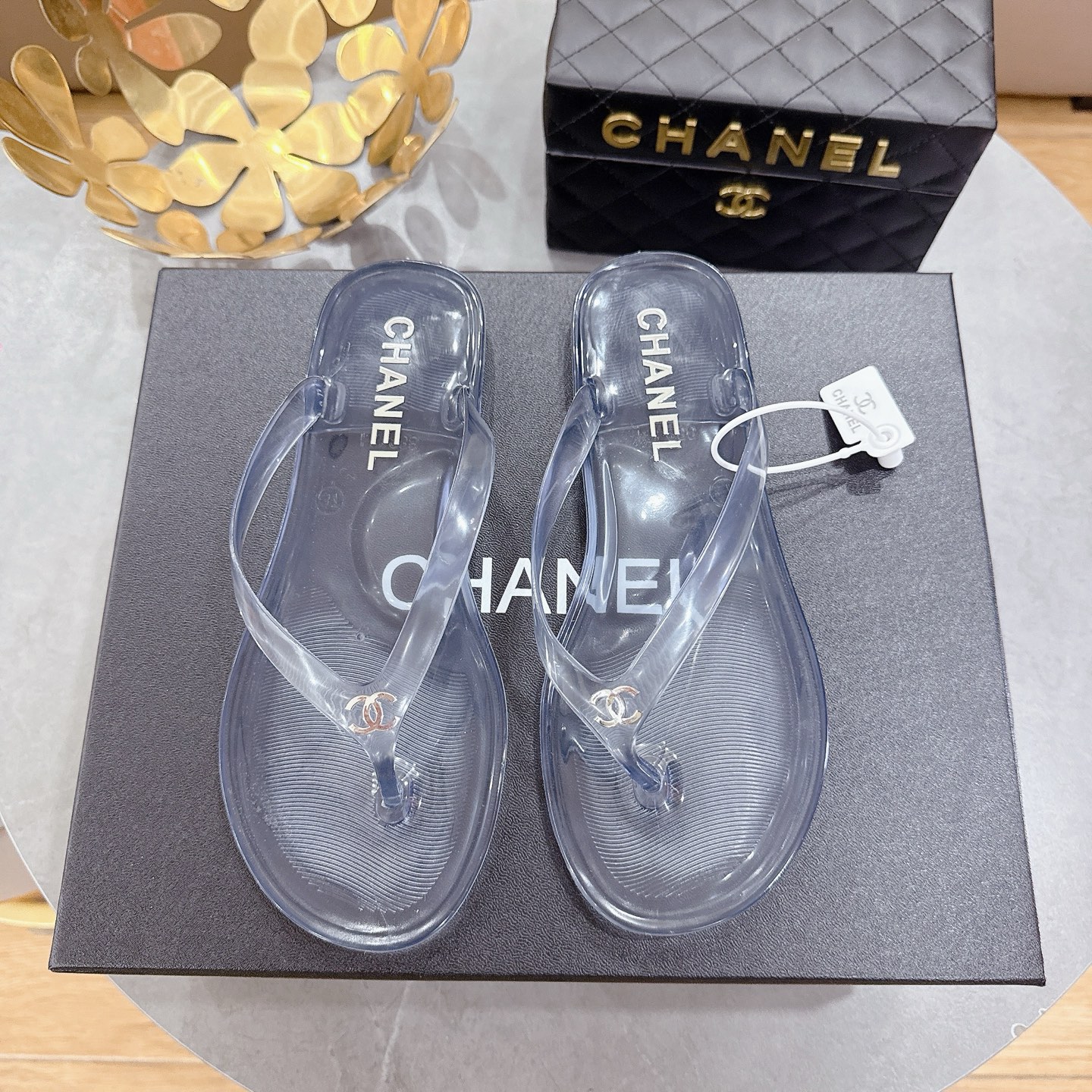 NO:875347,The official website synchronizes the new beach slippers CHANEL Chanel Sandals 2026 exclusive series of beach slippers, a fashionable summer treasure!  It looks good in any combination. Outsole TPU outsole Size 36-41, split-toe shoes, chanel, chanel, sandals, slippers19860909官网同步新品沙滩拖鞋CHANEL香奈儿凉鞋2026独家爆款系列沙滩拖鞋,夏季宝藏时髦单品！随意搭配怎么穿都好看 大底TPU大底 Size36-41码,分趾鞋,chanel,chanel,sandals,slippers,Women's Shoes
