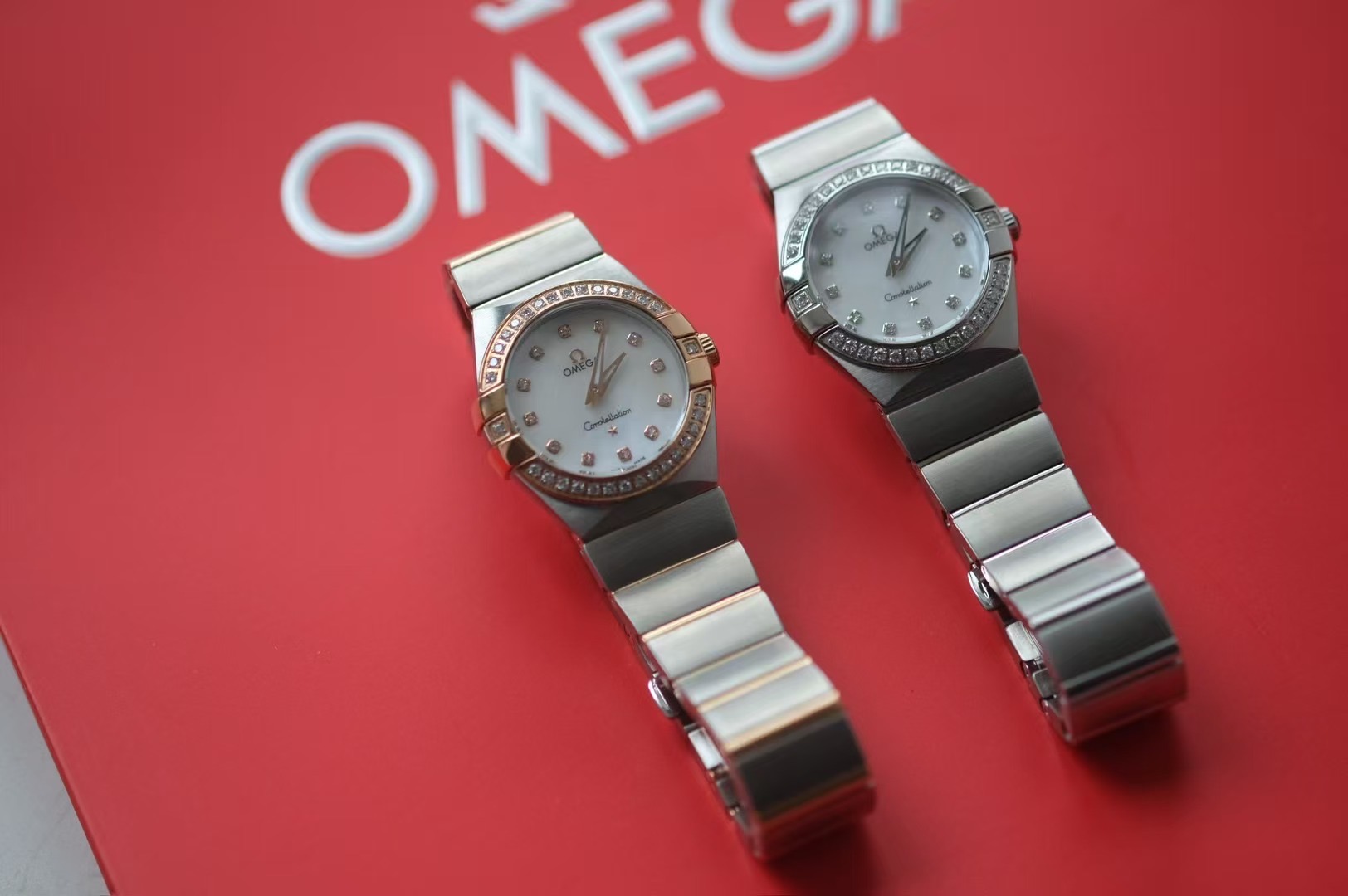 NO:390881,If you see exquisite things, you are willing to take a few more pictures. First, look at the real photos. The high-end texture will be clear at a glance, but the real thing must be more exquisite than the pictures. You will know that you have the same experience as you can. There are quite a few counters in Ω. Try to try it on the cabinet first, see the effect of getting it, and also understand the details of the genuine product. In this way, everyone will be more at ease when they get our products. I said that the quality of the test is definitely not blown. When you wear the cabinet, it will be easy to put together, and it will be two colors.19860909看到精致的东西还是愿意多拍几张,先看实拍图,高级的质感一目了然吧,但实物一定还要比图片精致更多,到手体验一致就知道了,Ω的专柜还算比较多的,大家尽量先去柜子试戴一下,看看上手效果同样也了解一下正品的细节,这样大家拿到我们的产品时候心里也能更有底,我说是过验的品质一定不是吹的,到时候戴去柜子放在一起比较也是随随便便的,出两色,,Watch