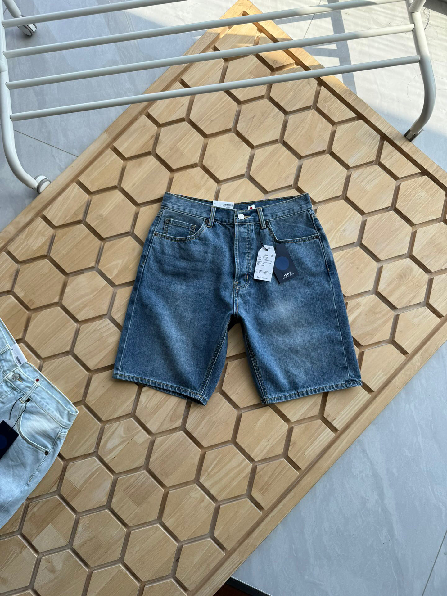 Alternative view of Jeans 05330